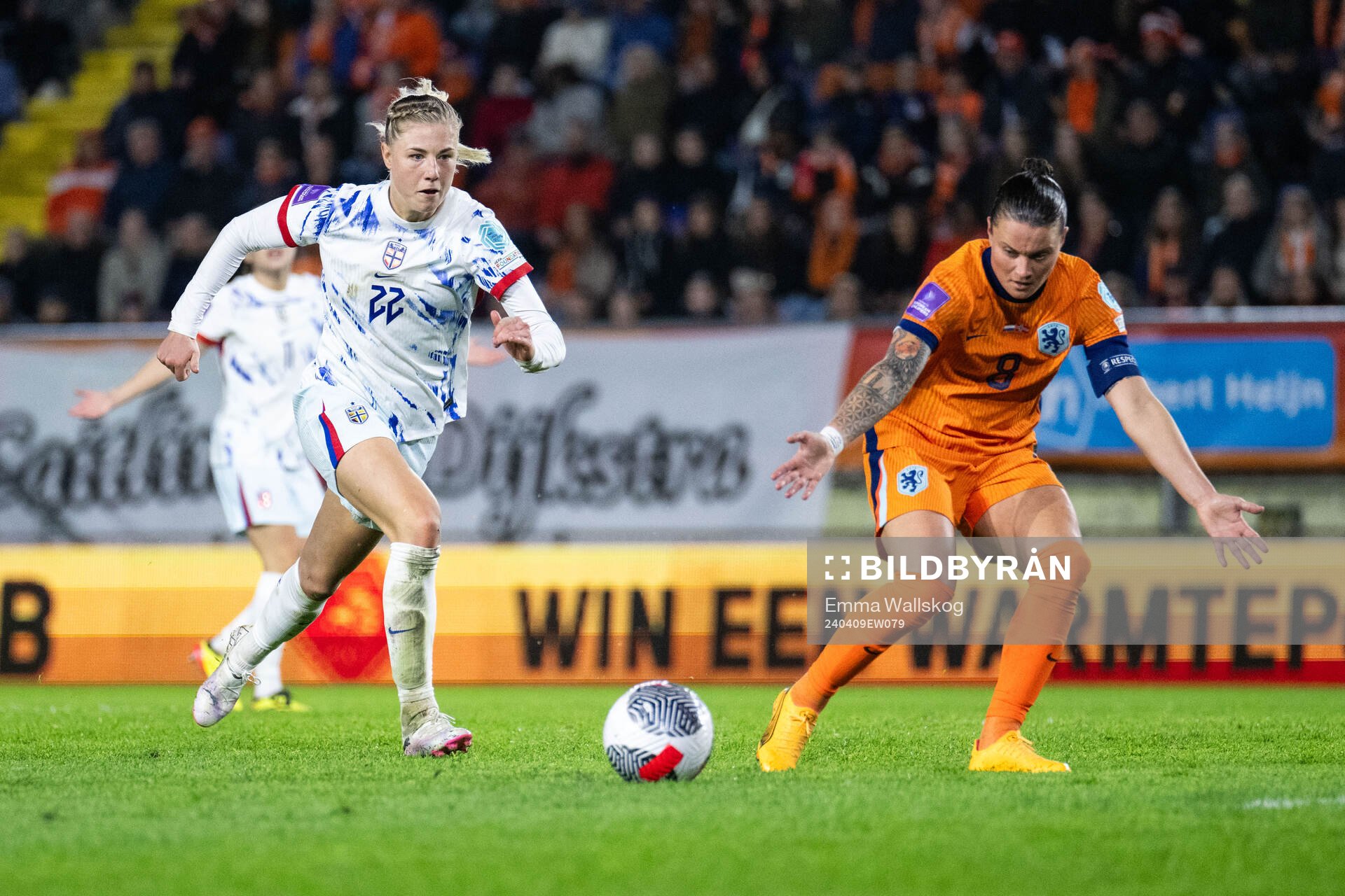 Sophie Roman Haug of Norway and Sherida Spitse of