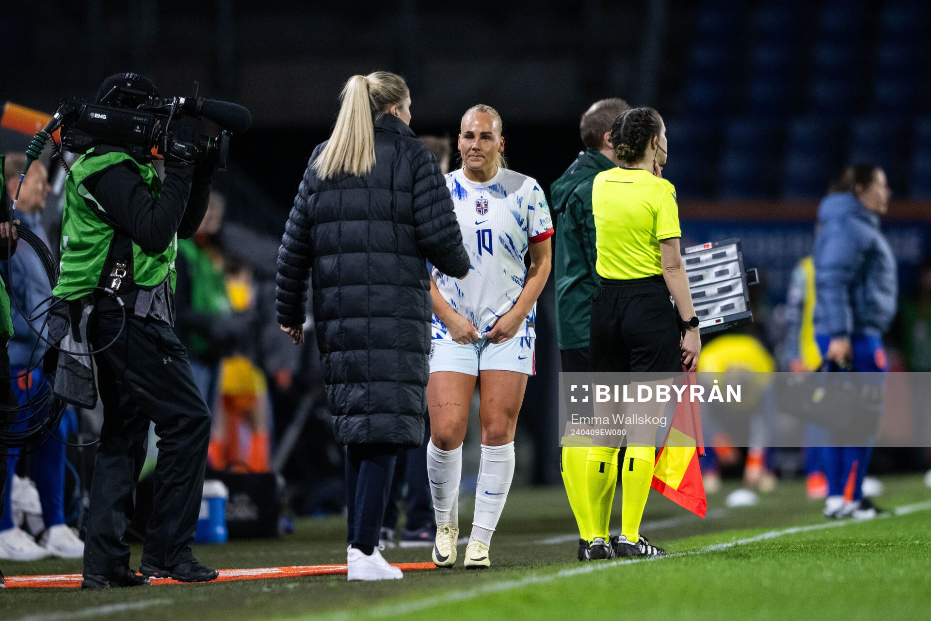 Head coach Gemma Grainger and Cathinka Cecilie Friis