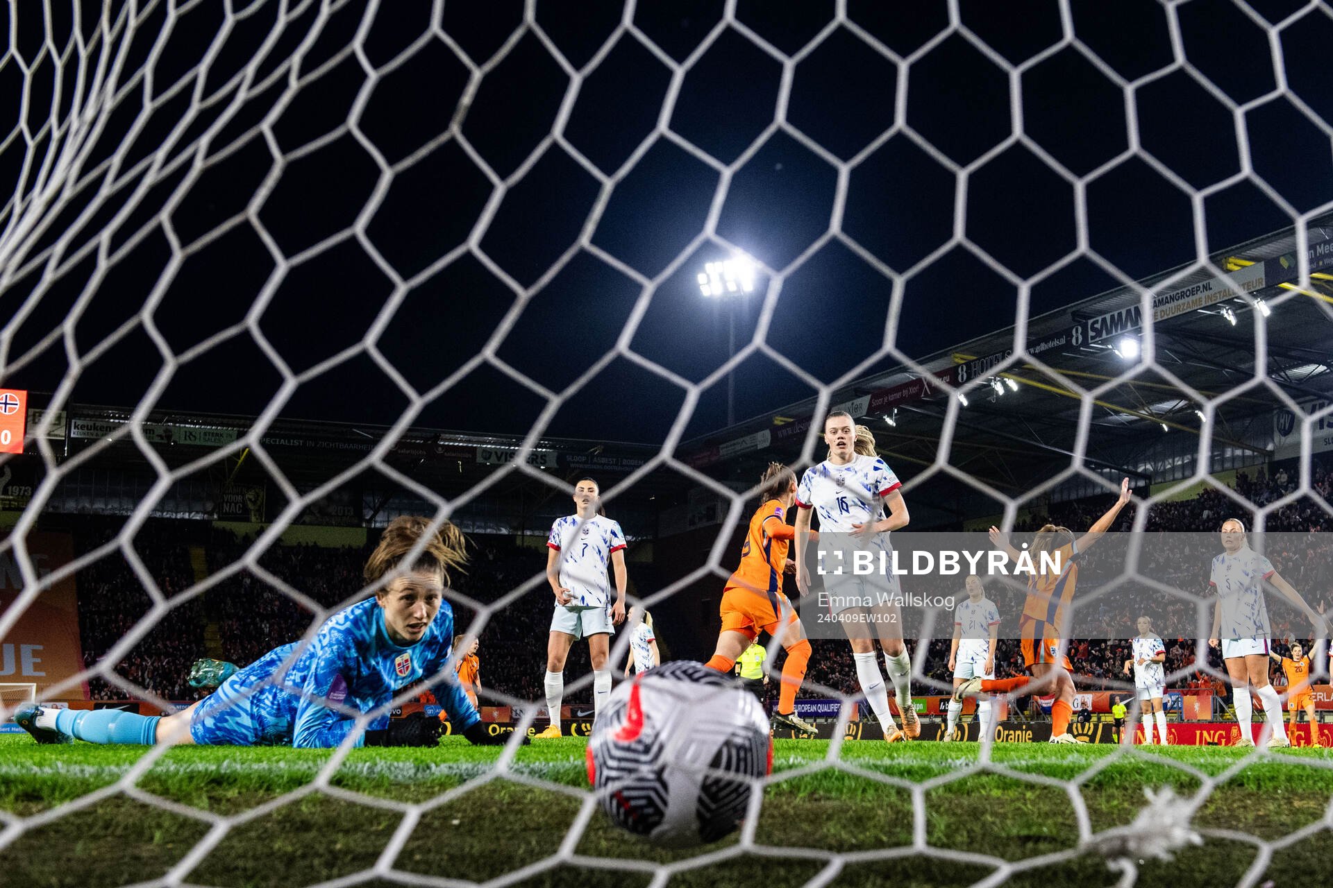 Goalkeeper Cecilie Fiskerstrand, Ingrid Syrstad Engen,