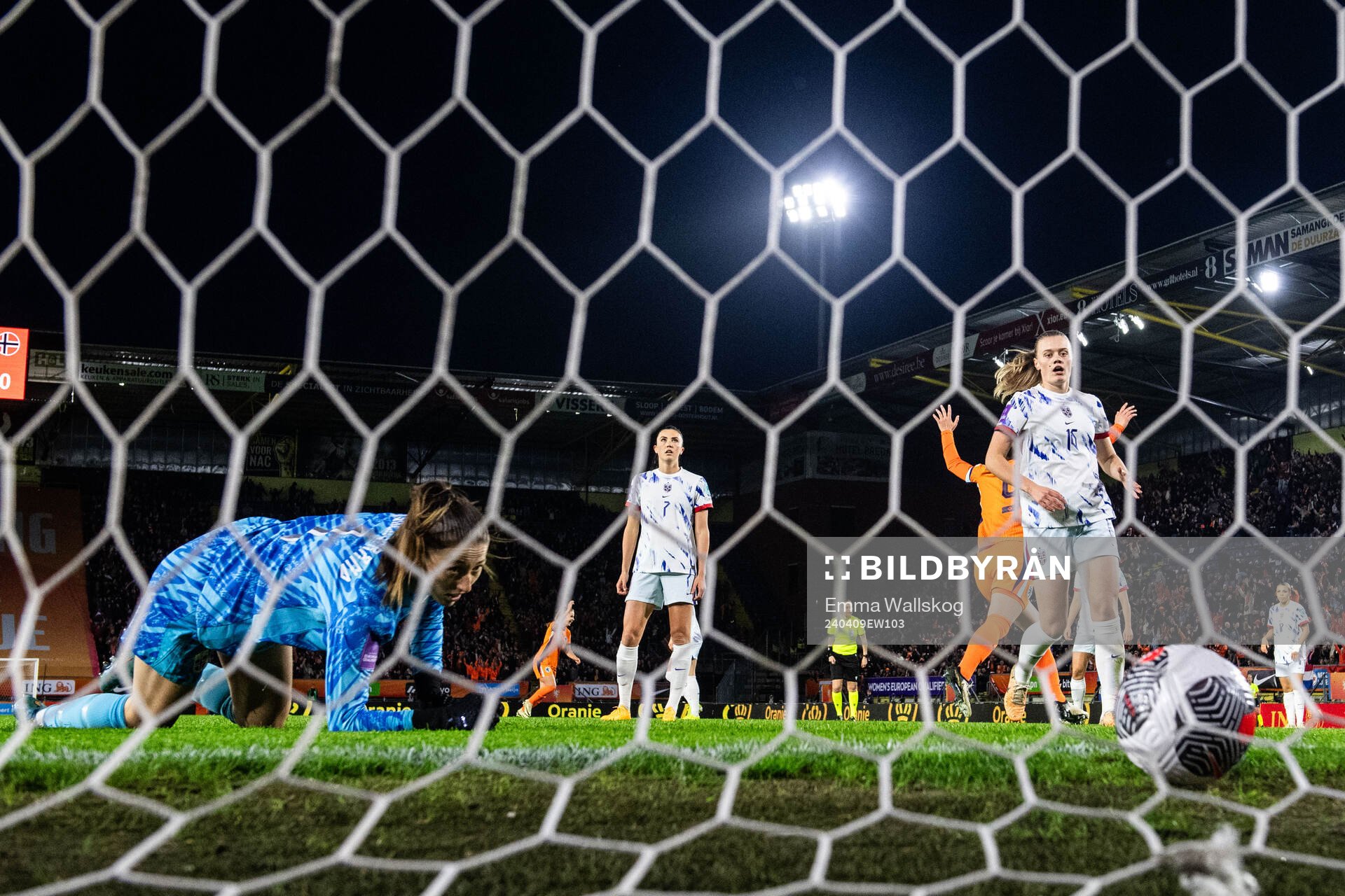 Goalkeeper Cecilie Fiskerstrand, Ingrid Syrstad Engen and