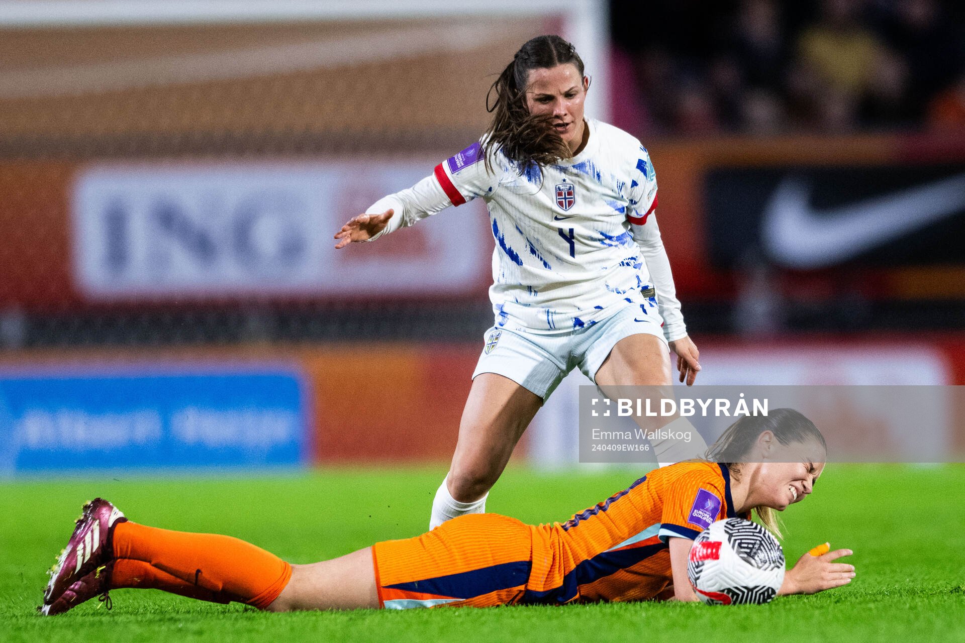 Tuva Hansen of Norway and Damaris Egurrola of Norway