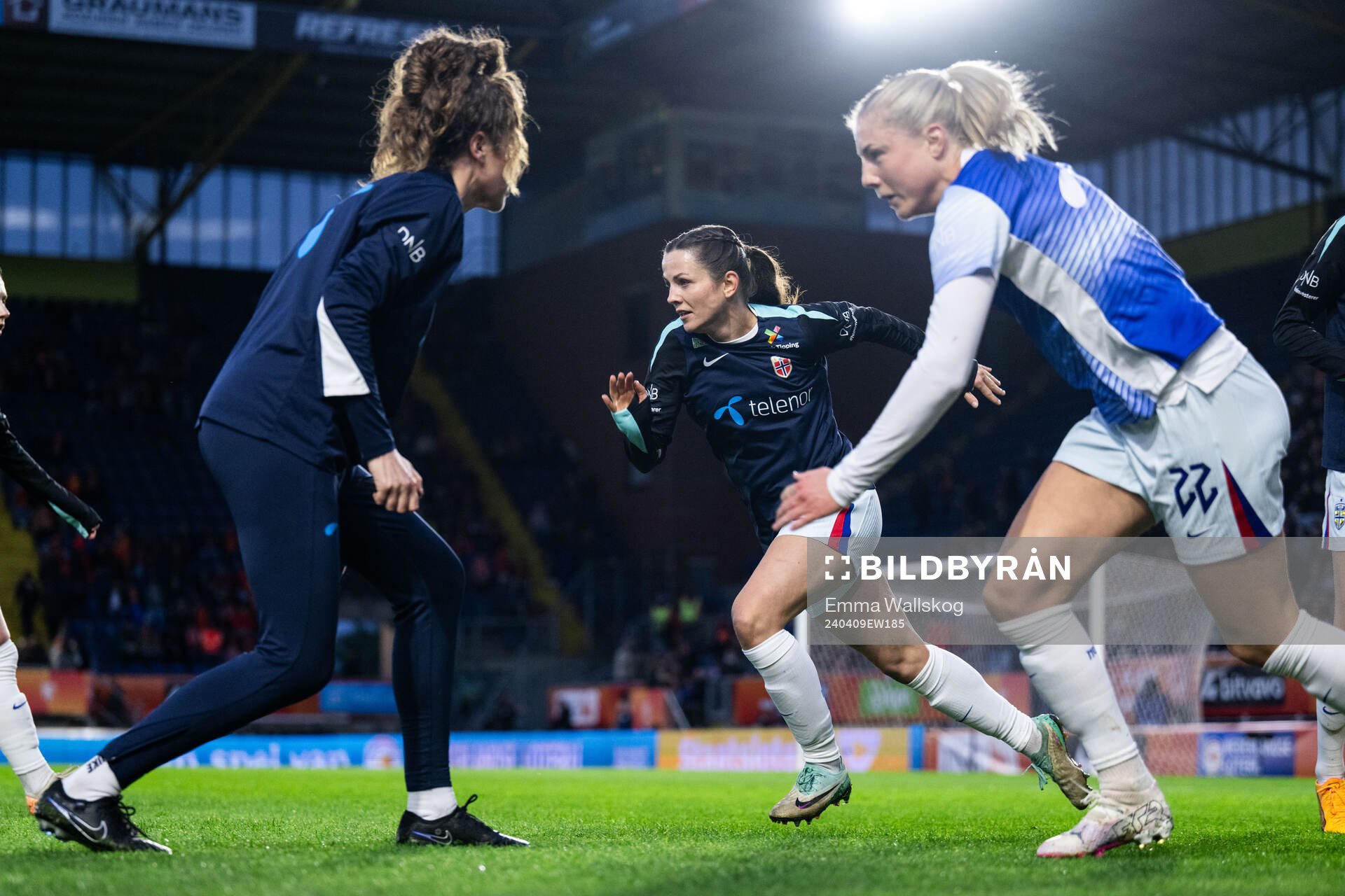 Tuva Hansen and Sophie Roman Haug of Norway