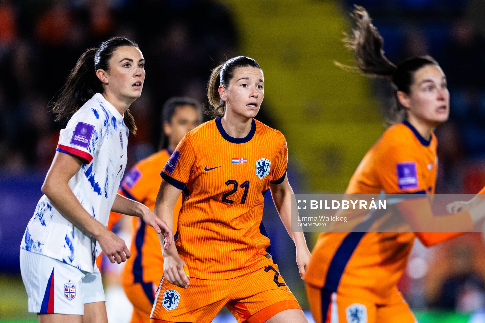 Ingrid Syrstad Engen of Norway and Damaris Egurrola of