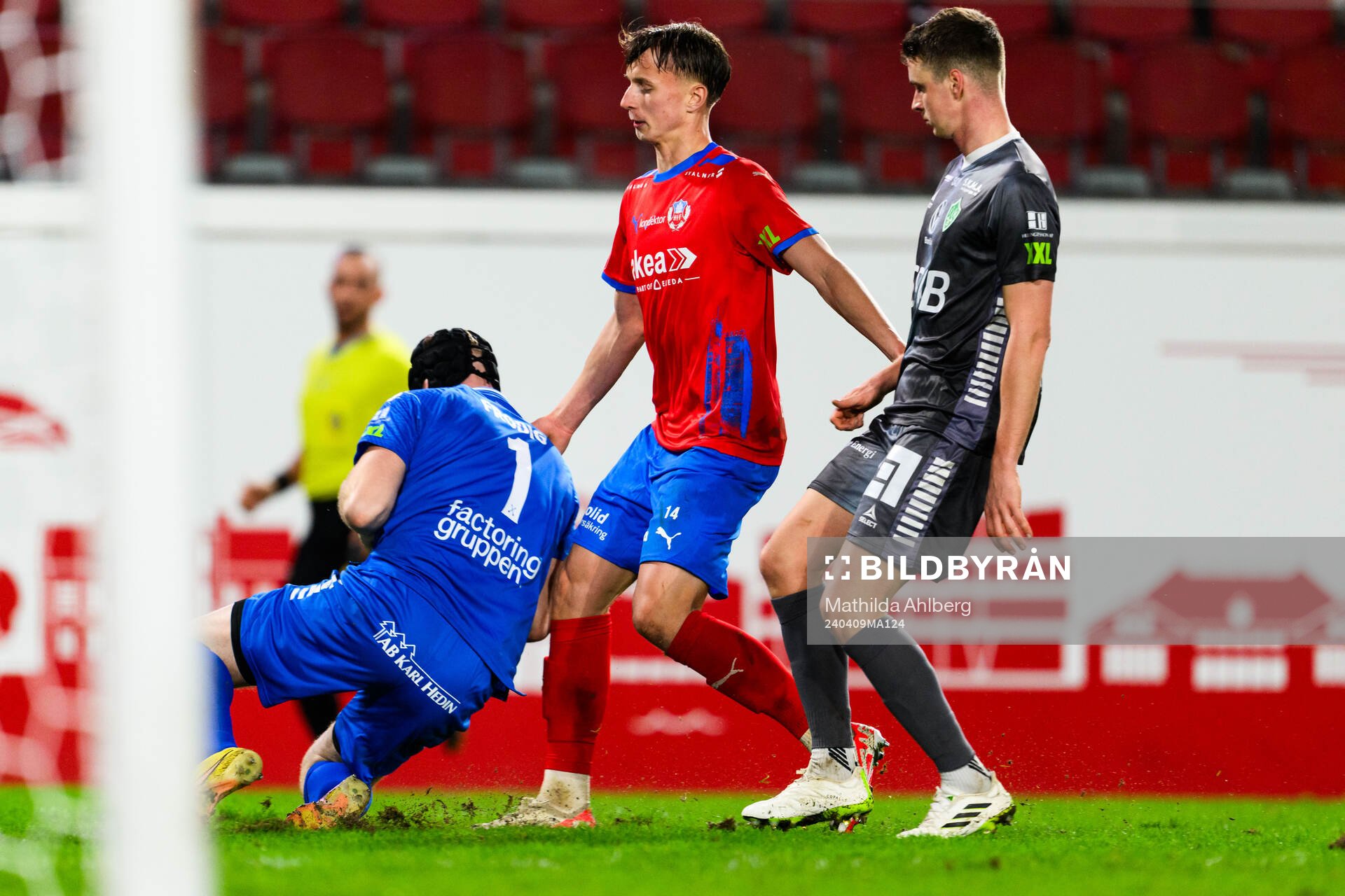 Brages målvakt Viktor Frodig och Helsingborgs Lukas