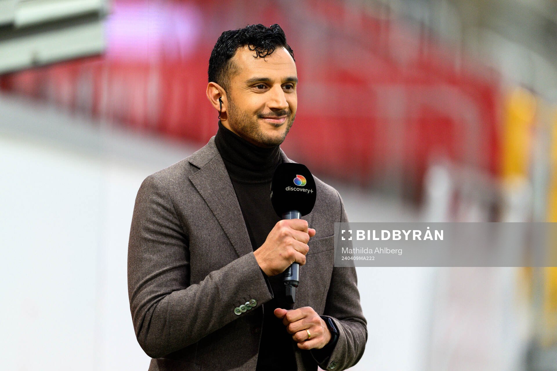 Discovery+ kommentator Ramin Nouri inför fotbollsmatchen i Superettan mellan Helsingborg och Brage den 9 april 2024 i Helsingborg. 