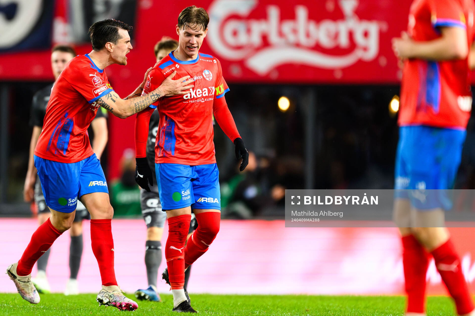 Helsingborgs Jon Birkfeldt och Taylor Silverholt jublar