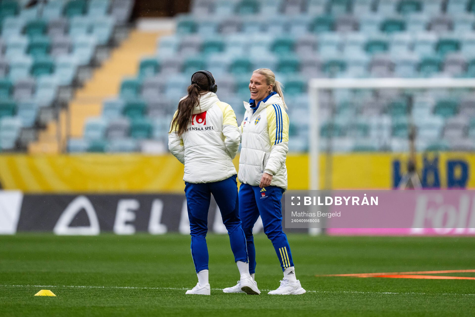 Rusul Rosa Kafaji and Josefine Rybrink of Sweden