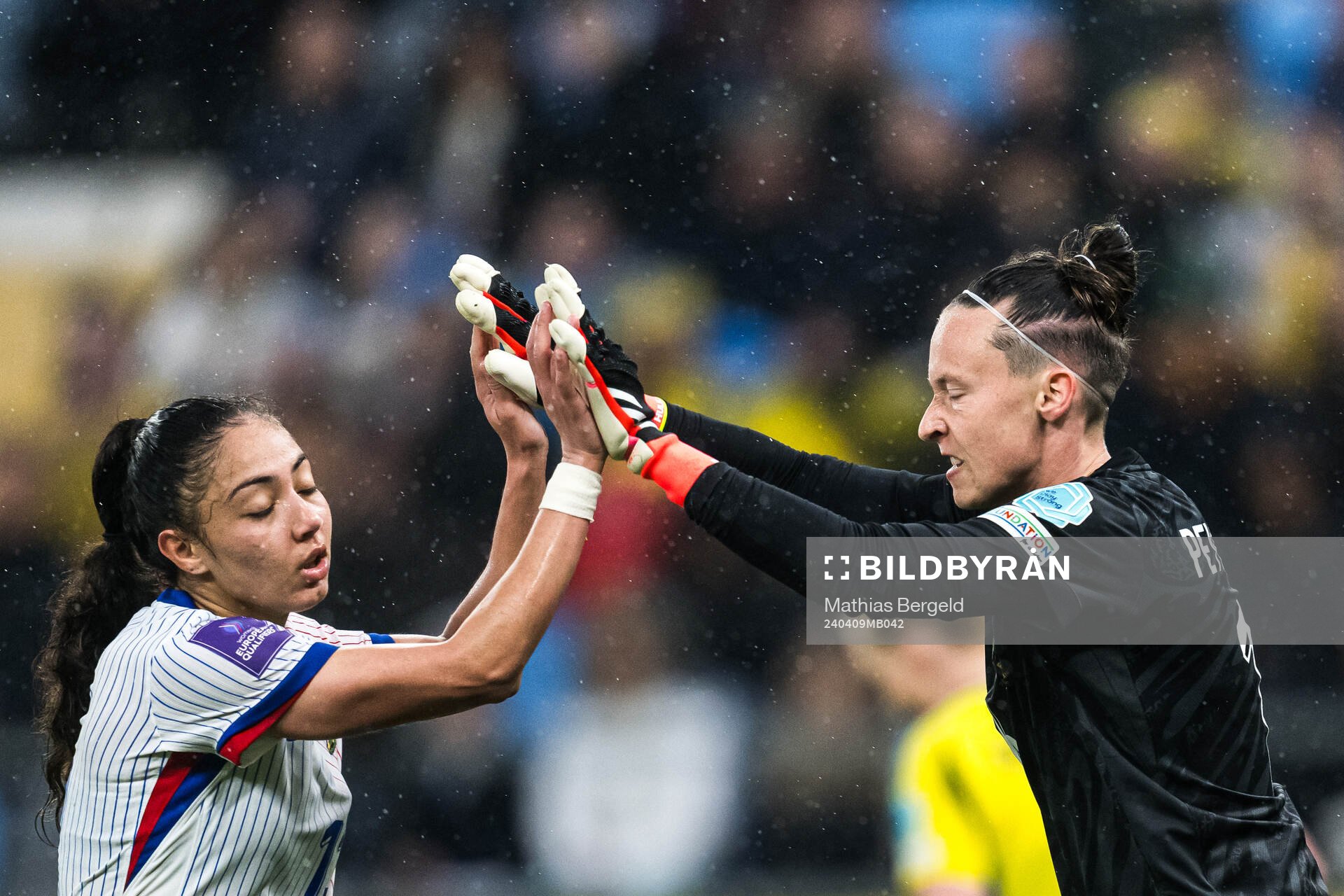 Sandie Toletti and goalkeeper Pauline Peyraud-Magnin of