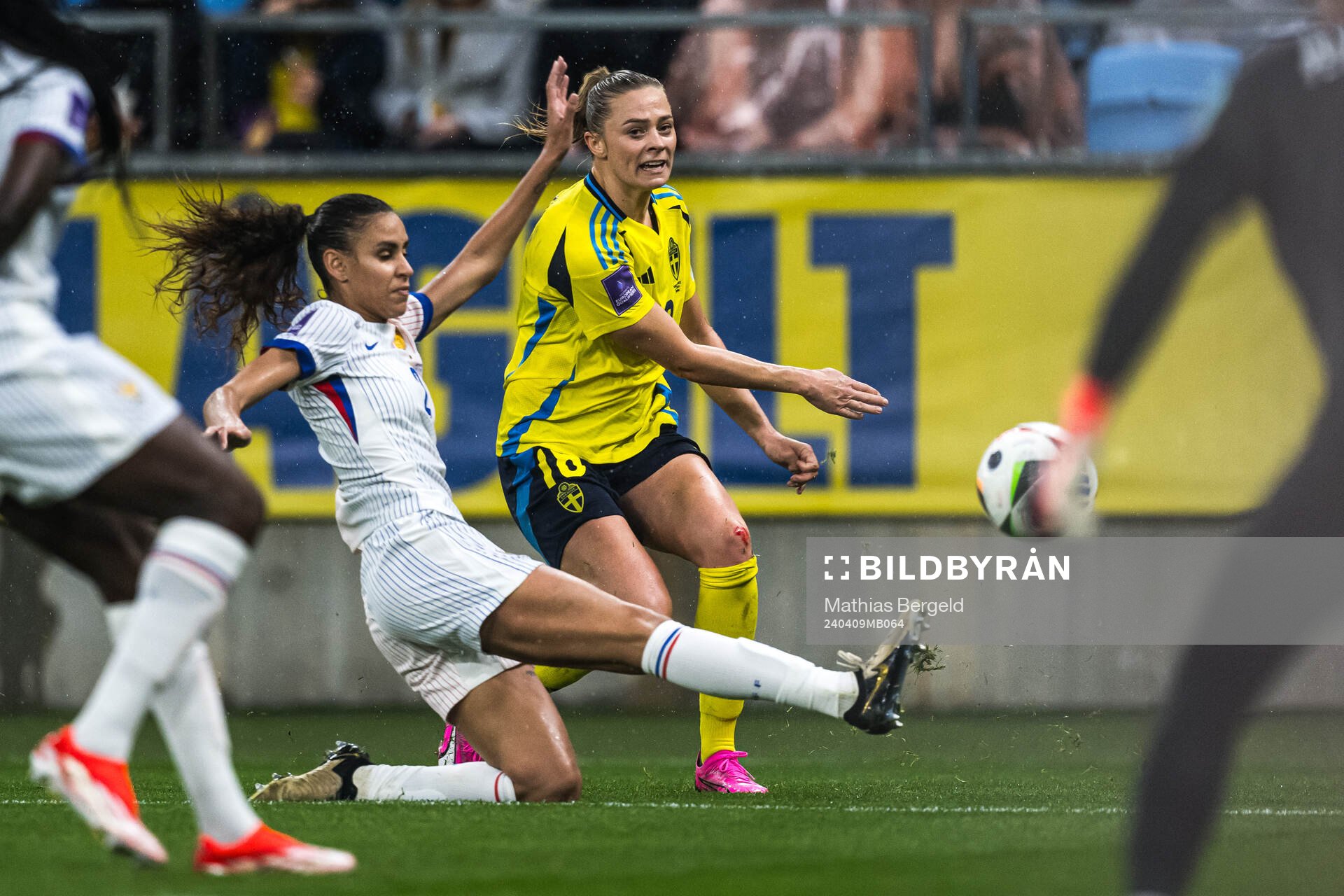 Maelle Lakrar of France and Fridolina Rolfö of Sweden