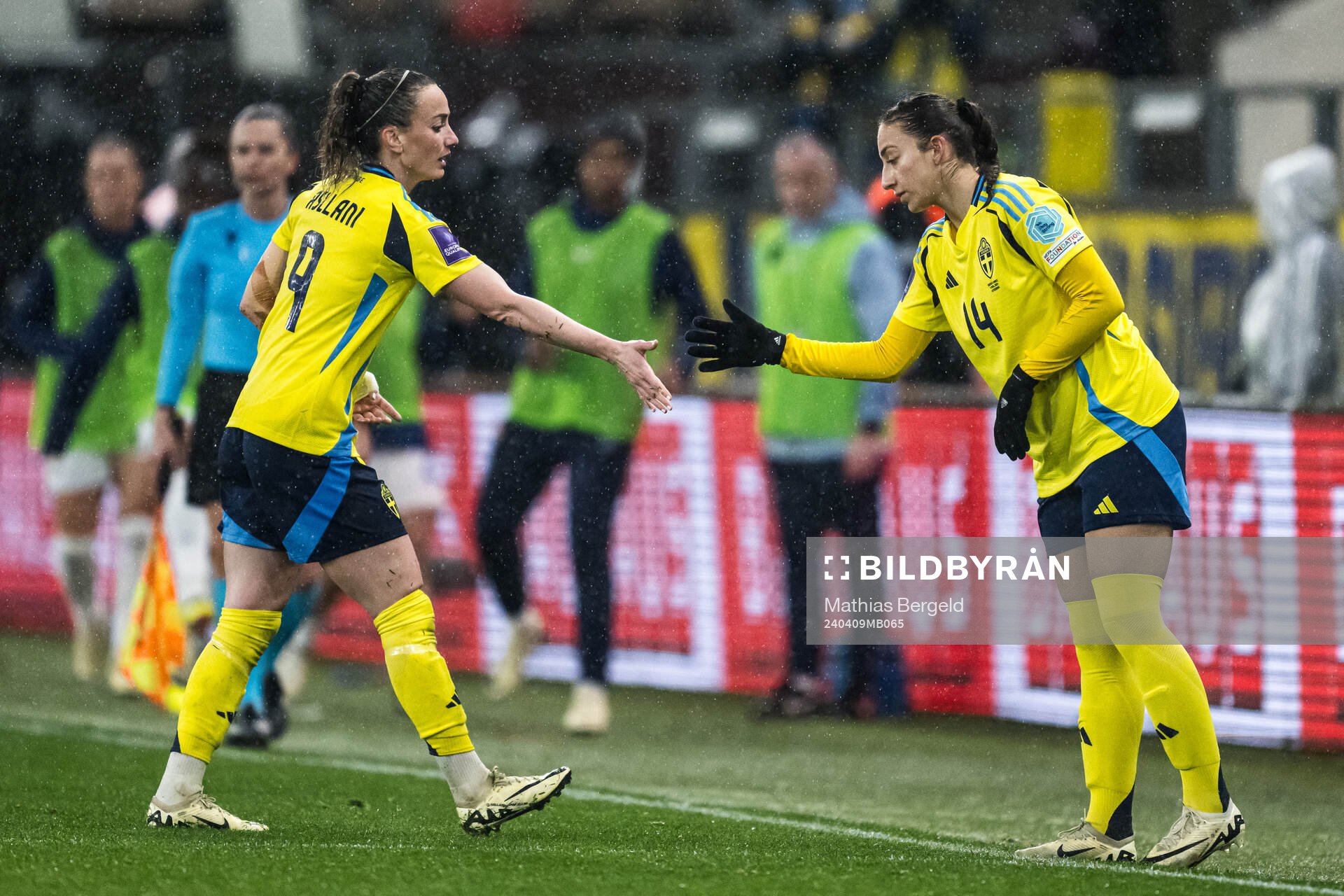 Kosovare Asllani and Rusul Rosa Kafaji of Sweden