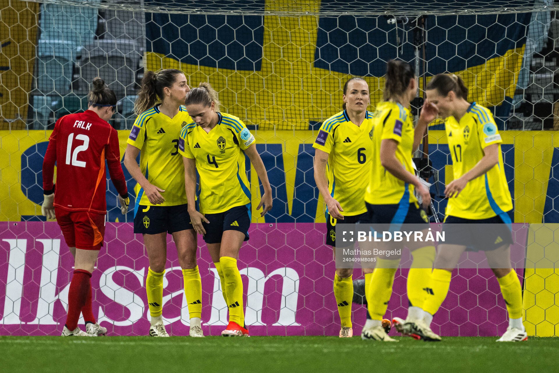 Players of Sweden looks dejected