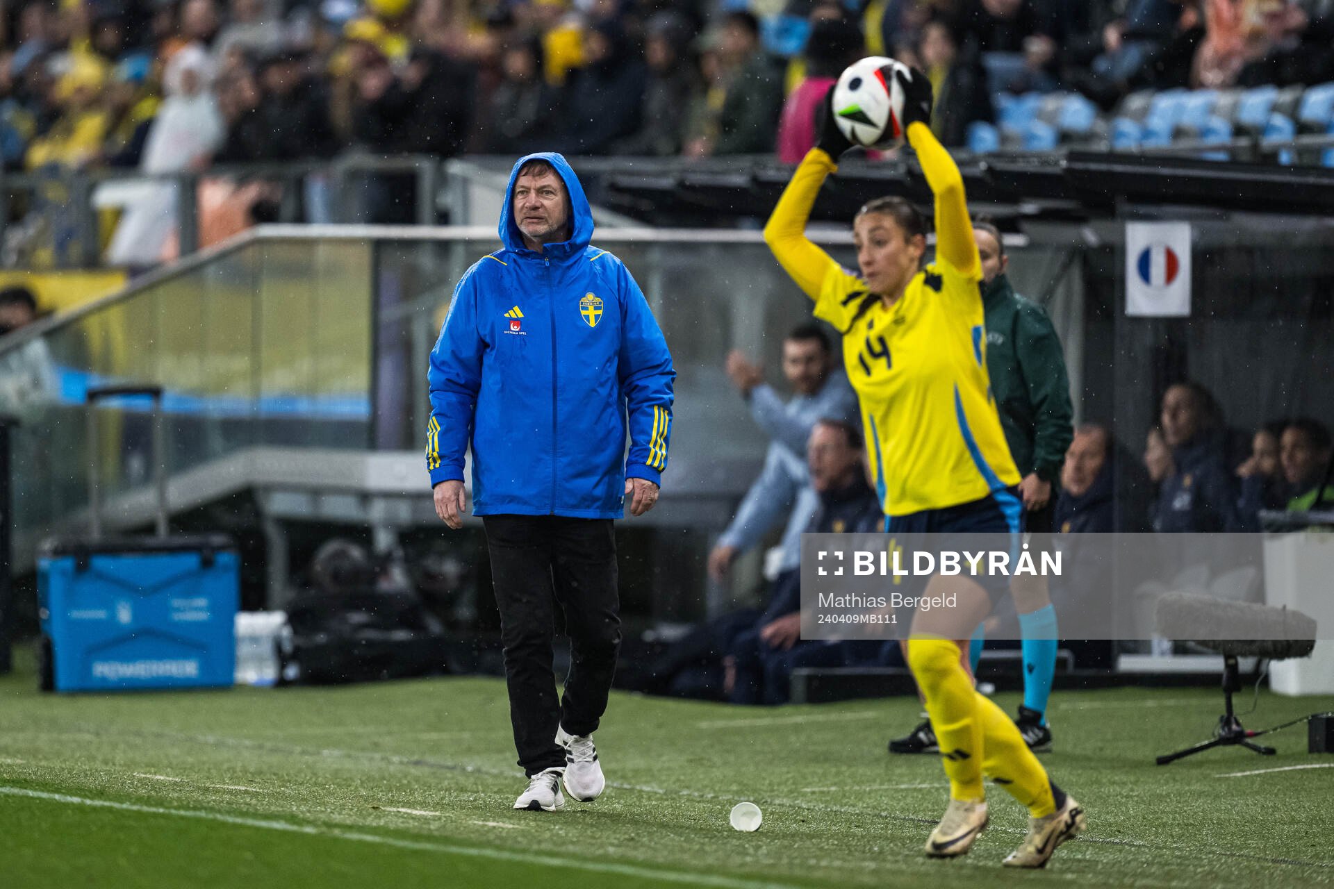 Head coach Peter Gerhardsson and Rusul Rosa Kafaji of Sweden