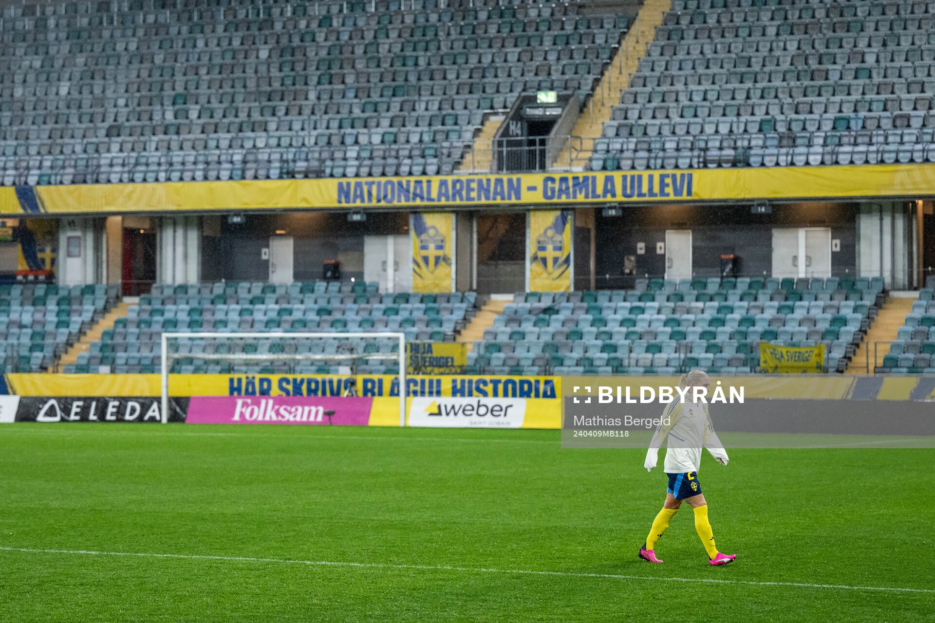 Jonna Andersson of Sweden looks dejected after the UEFA Women's Euro Qualifier football match between Sweden and France on April 9, 2024 in Gothenburg.