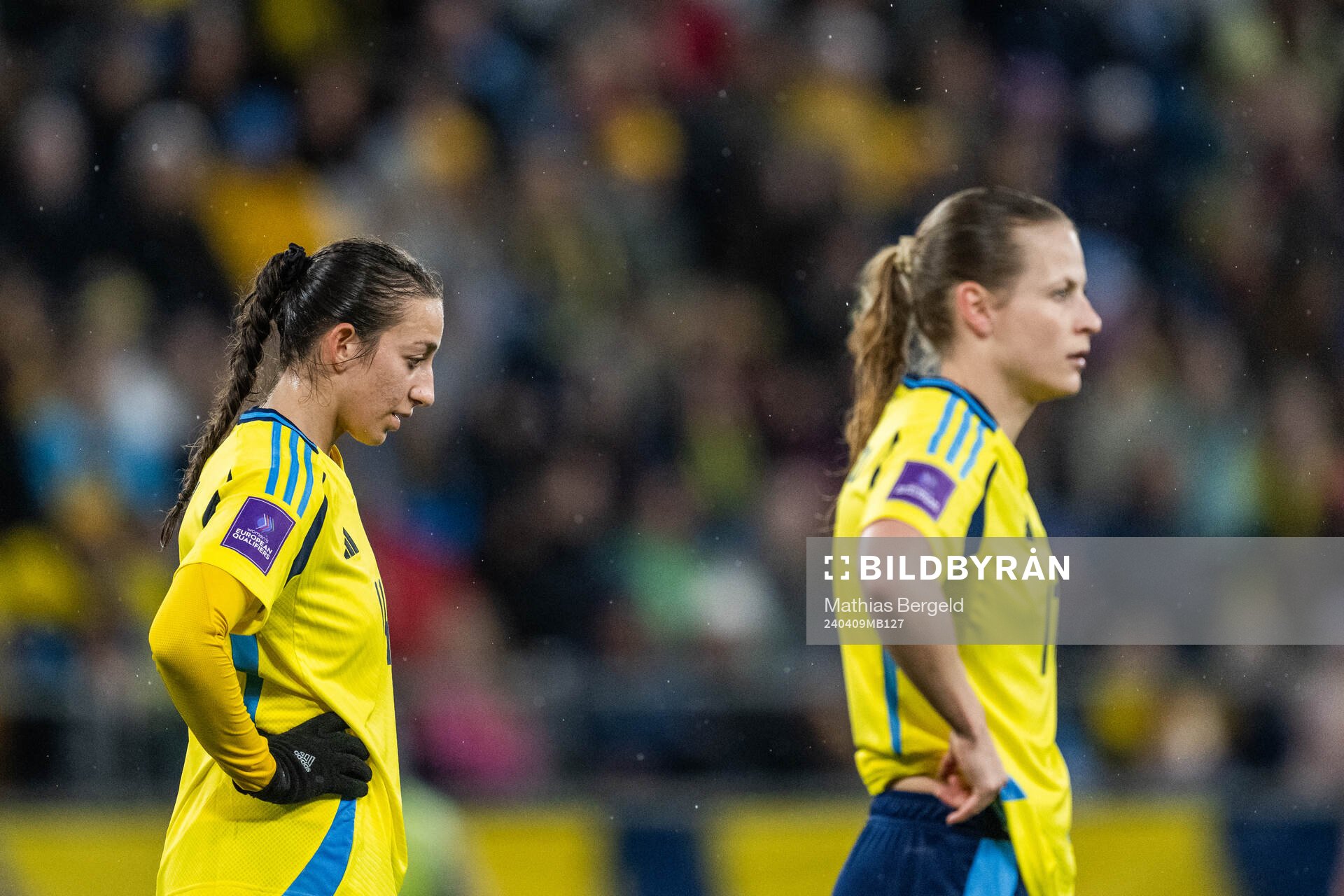 Rusul Rosa Kafaji and Anna Anvegård of Sweden looks