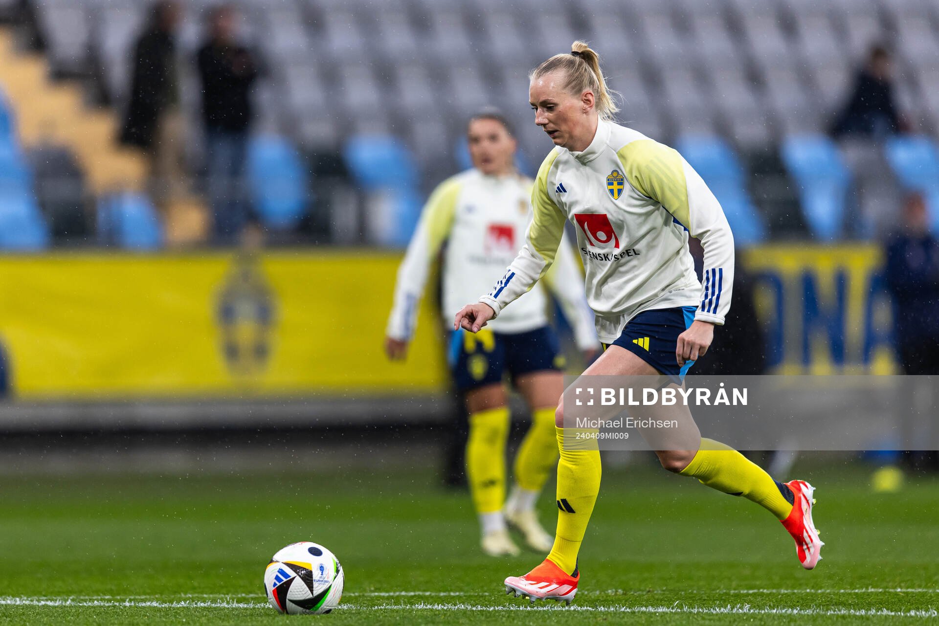 Stina Blackstenius of Sweden