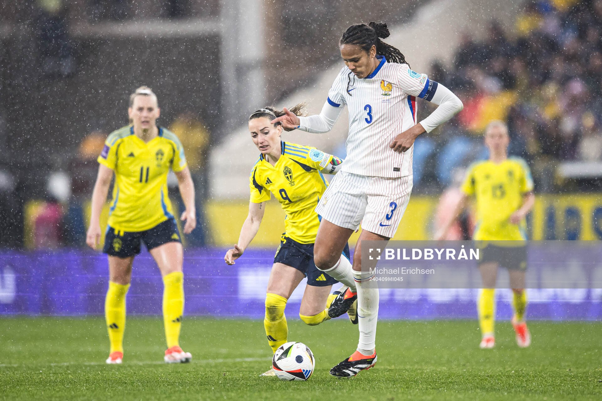 Kosovare Asllani of Sweden and Wendie Renard of France