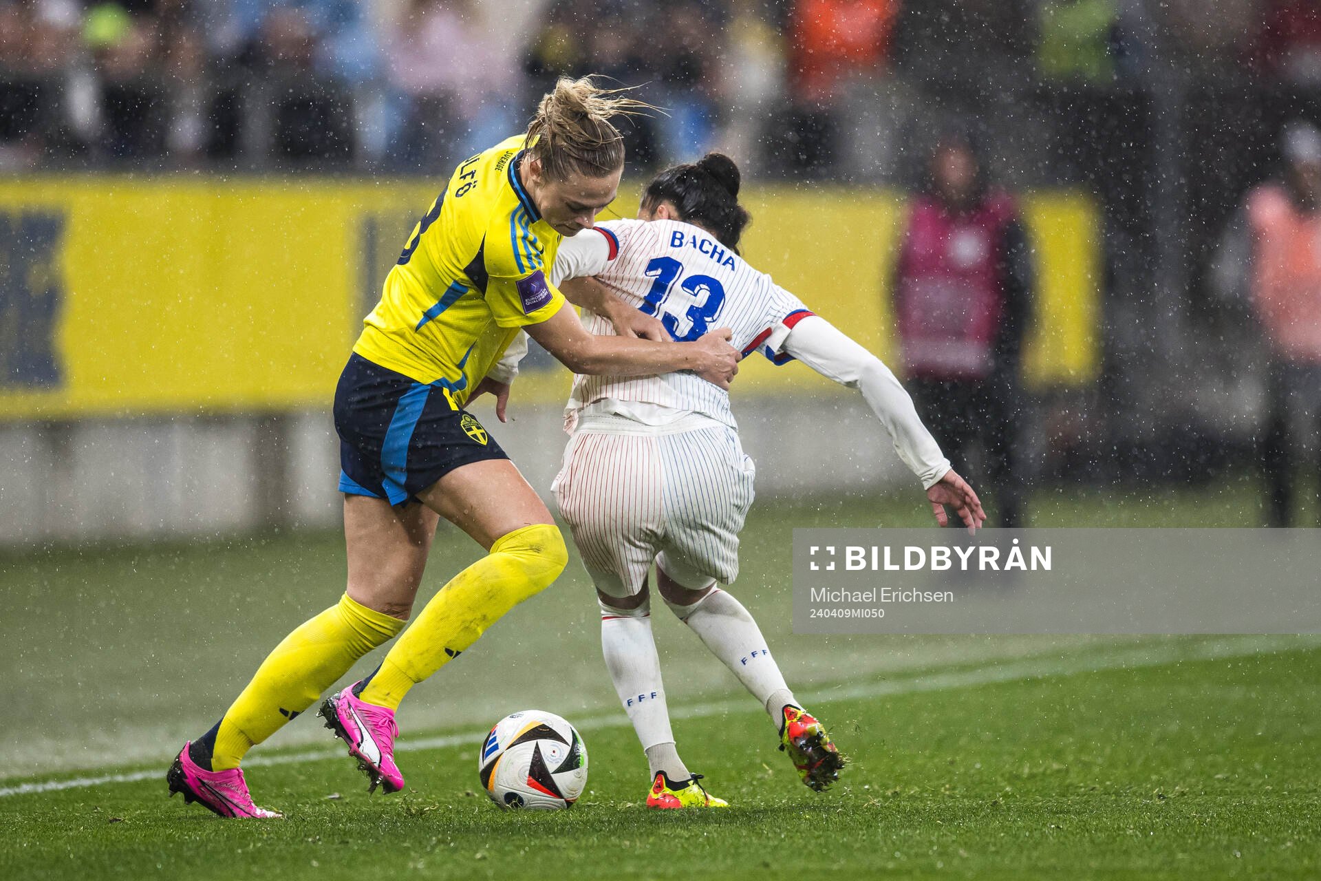 Fridolina Rolfö of Sweden and Selma Bacha of France