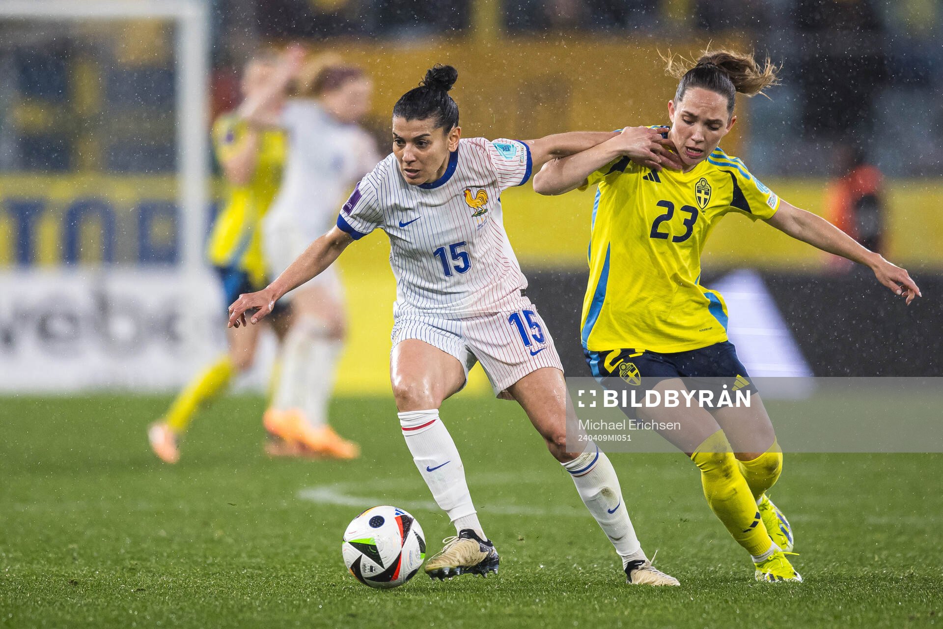 Kenza Dali of France and Elin Rubensson of Sweden