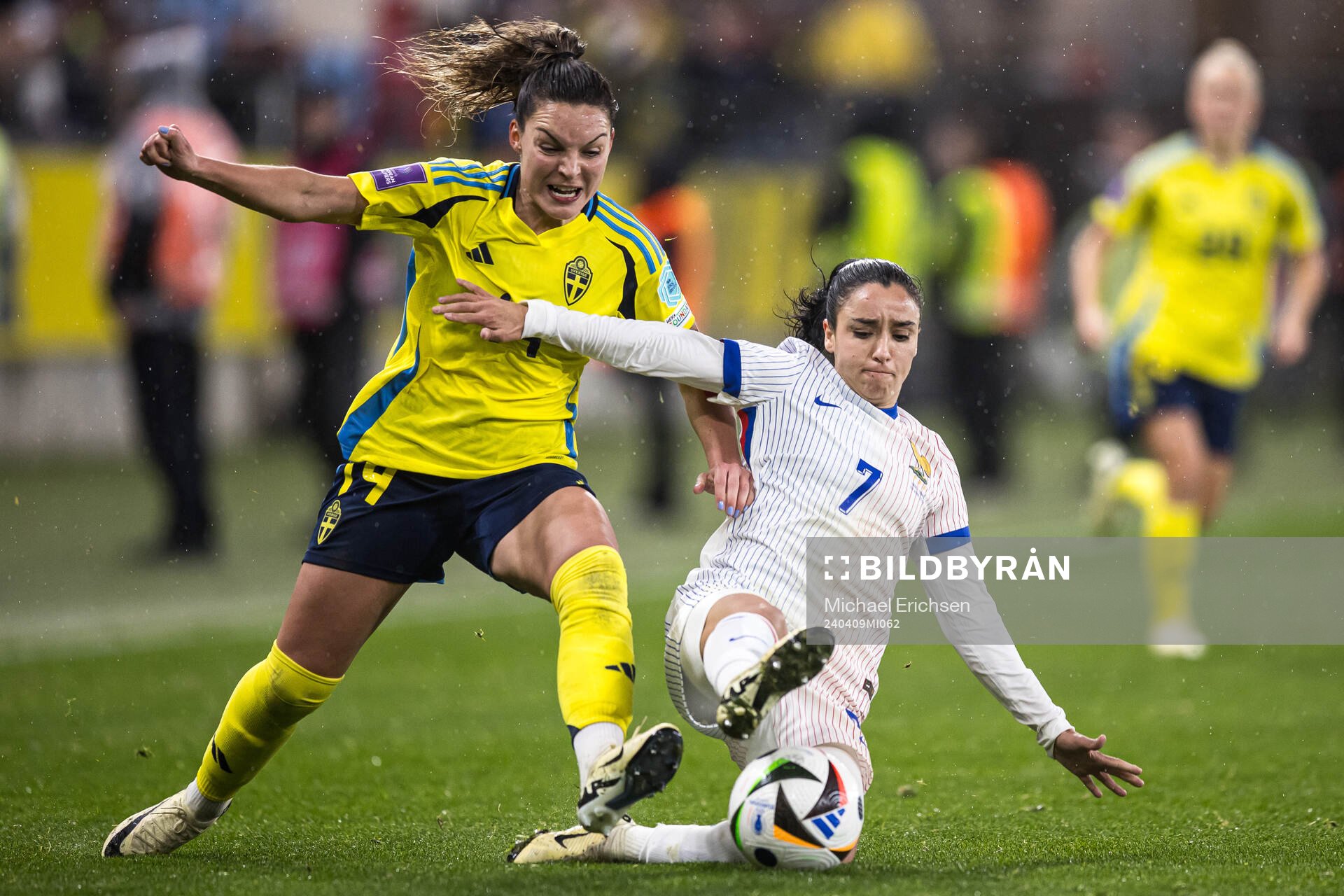 Johanna Rytting Kaneryd of Sweden and Sakina Karchaoui of
