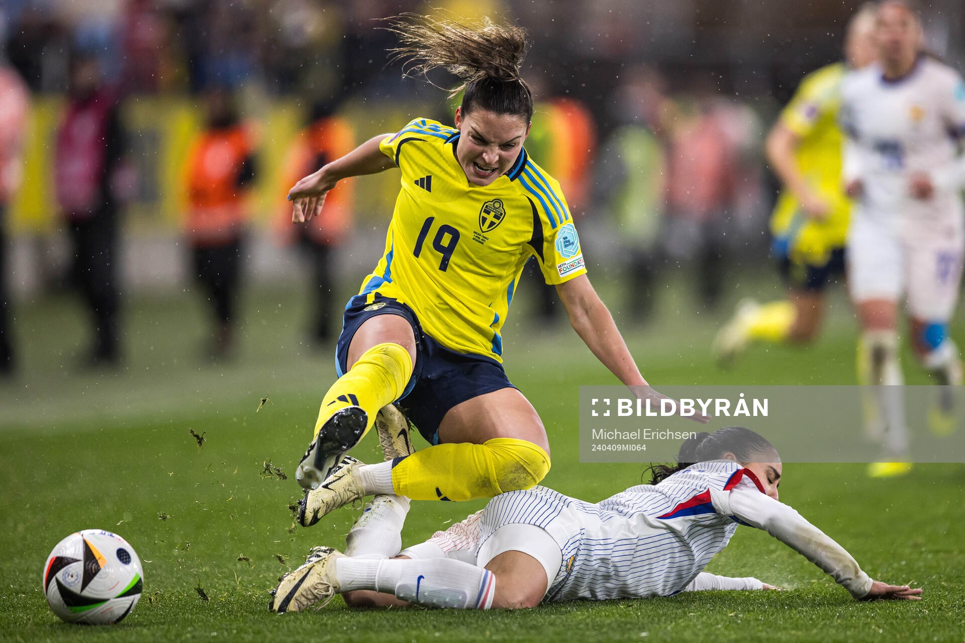 Johanna Rytting Kaneryd of Sweden and Sakina Karchaoui of France during the UEFA Women's Euro Qualifier football match between Sweden and France on April 9, 2024 in Gothenburg.