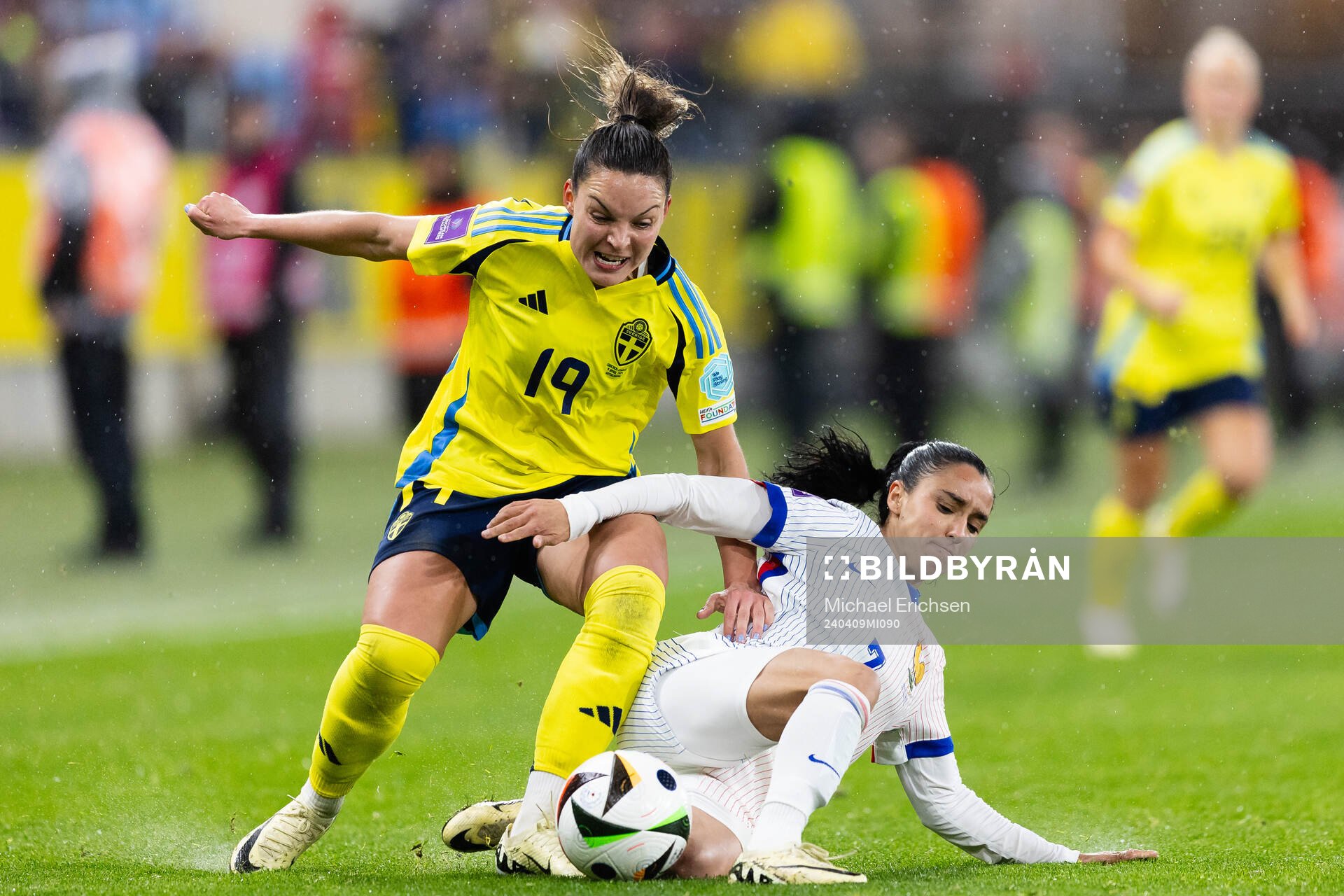 Johanna Rytting Kaneryd of Sweden and Sakina Karchaoui of France during the UEFA Women's Euro Qualifier football match between Sweden and France on April 9, 2024 in Gothenburg.