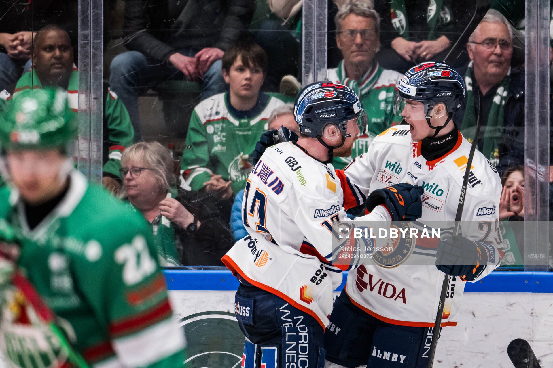 Växjös Dylan McLaughlin och Filip Eriksson jublar