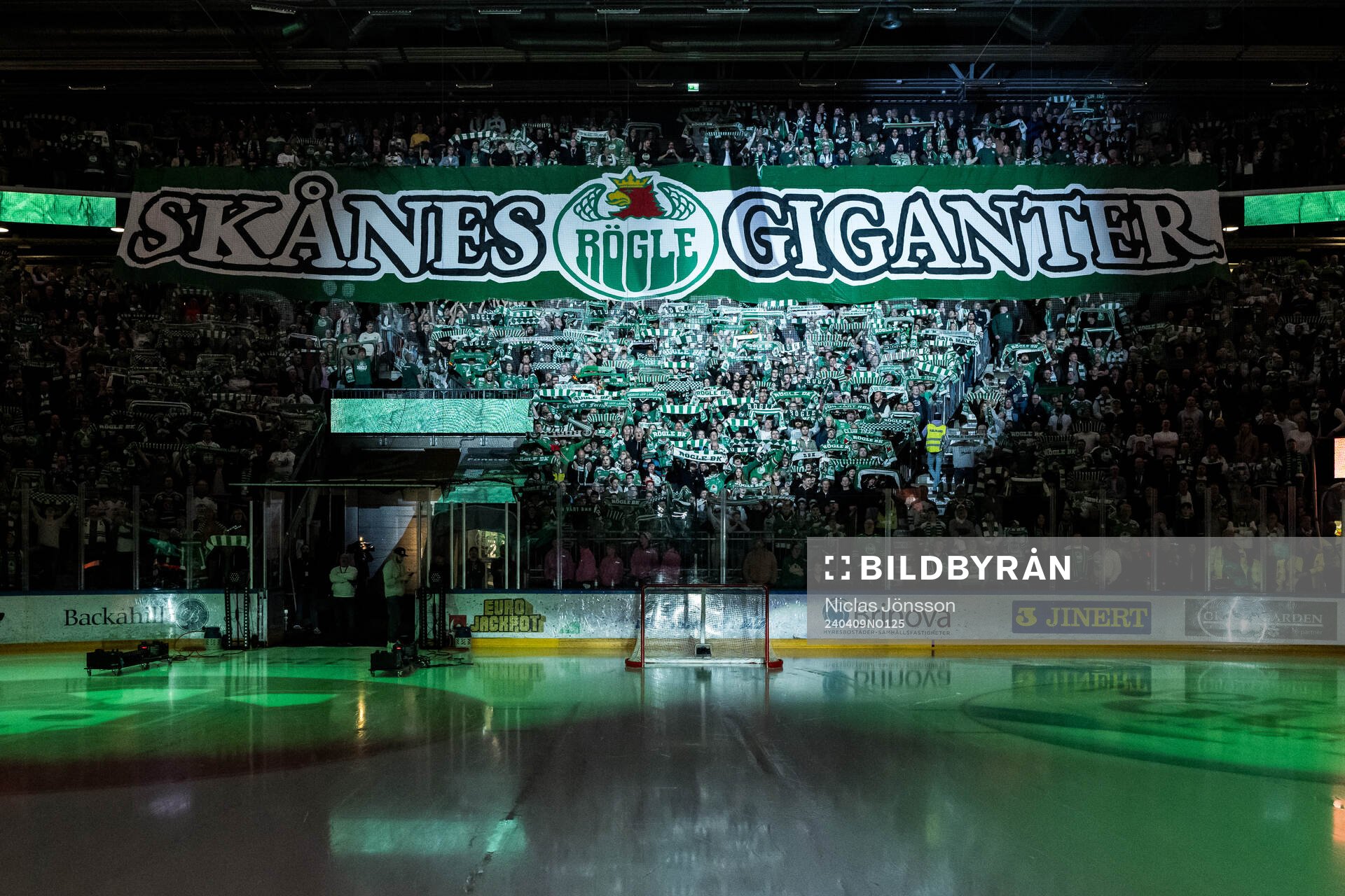 Rögles supportrar med tifo
