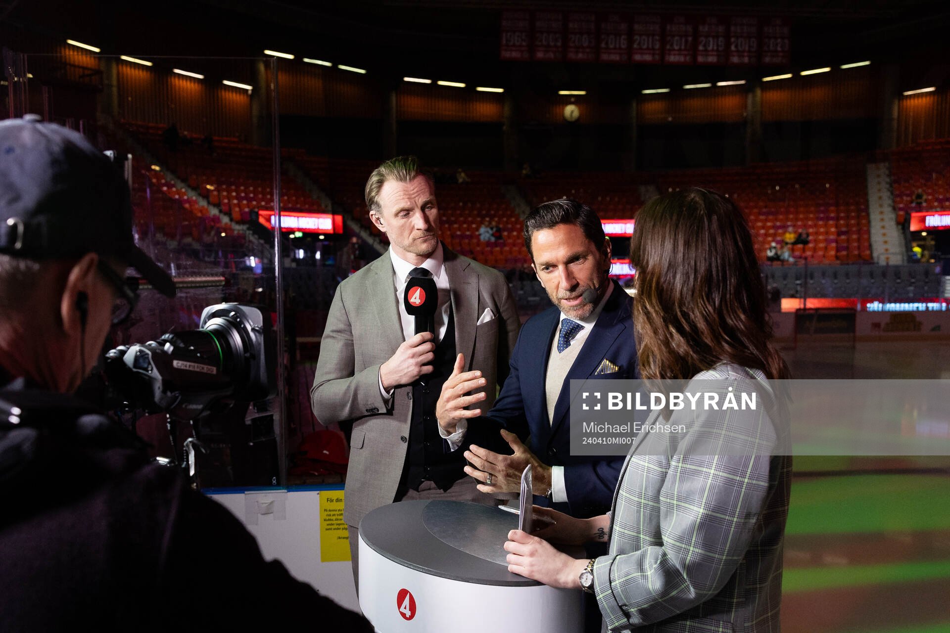 s Staffan Kronwall, Joel Lundqvist och Lena Sundqvist innan
