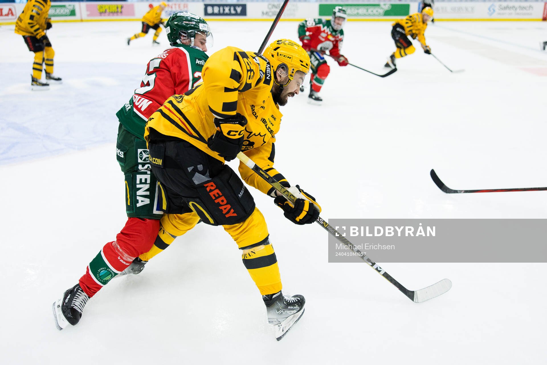 Skellefteås Dylan Sikura och Frölundas Pontus Johansson