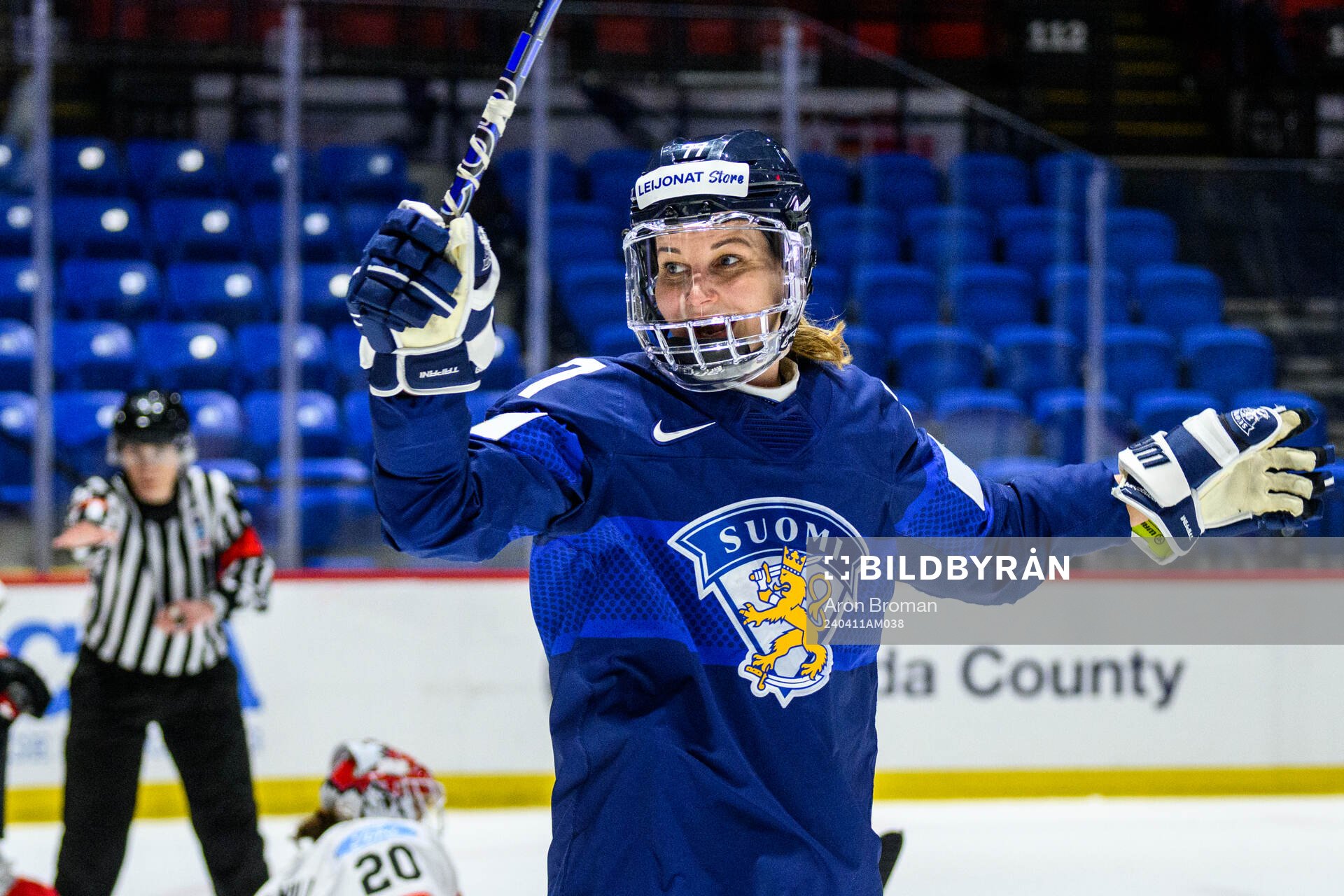Susanna Tapani of Finland celebrates