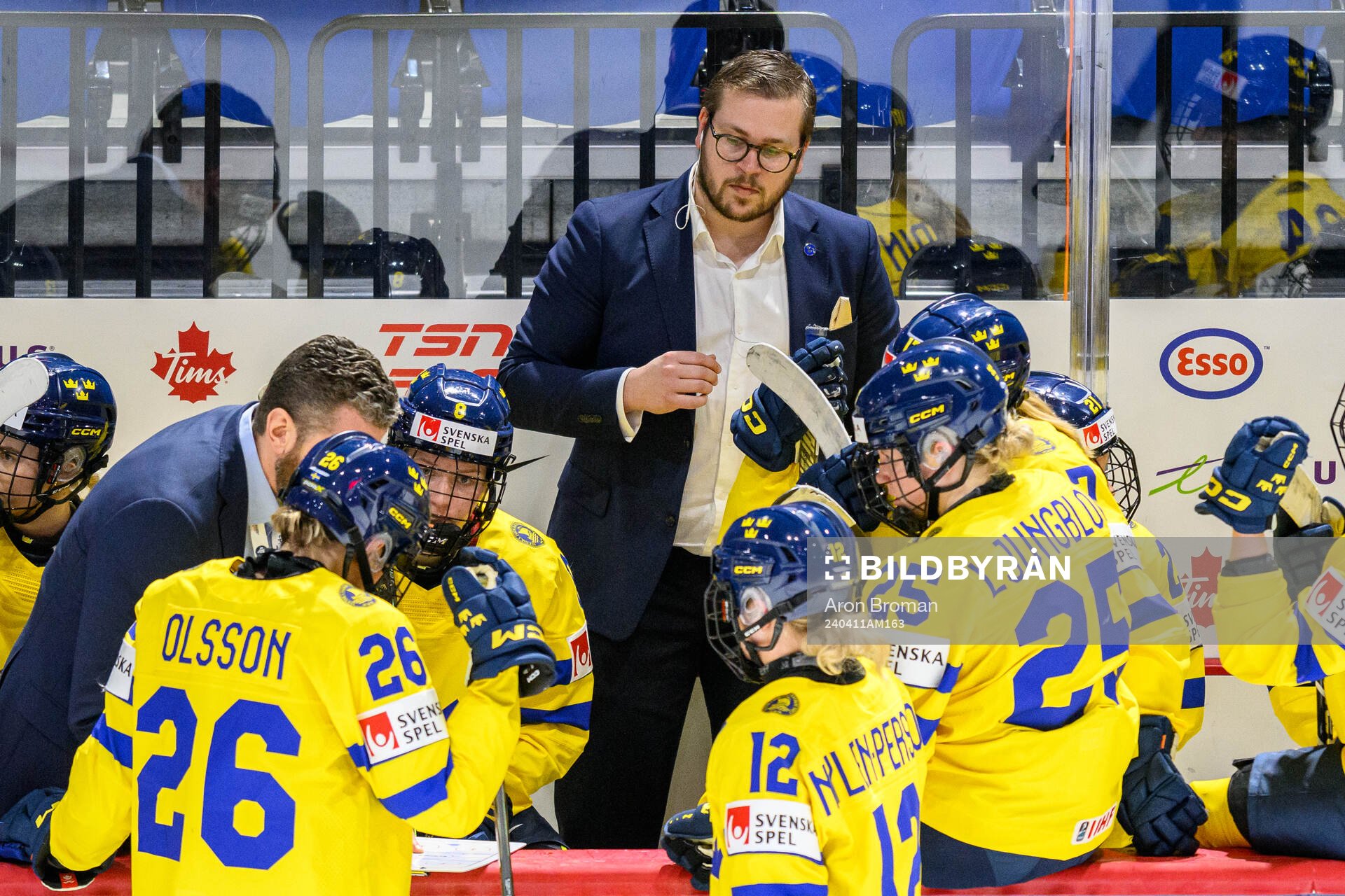 Assistant coach Dennis Bozic of Sweden