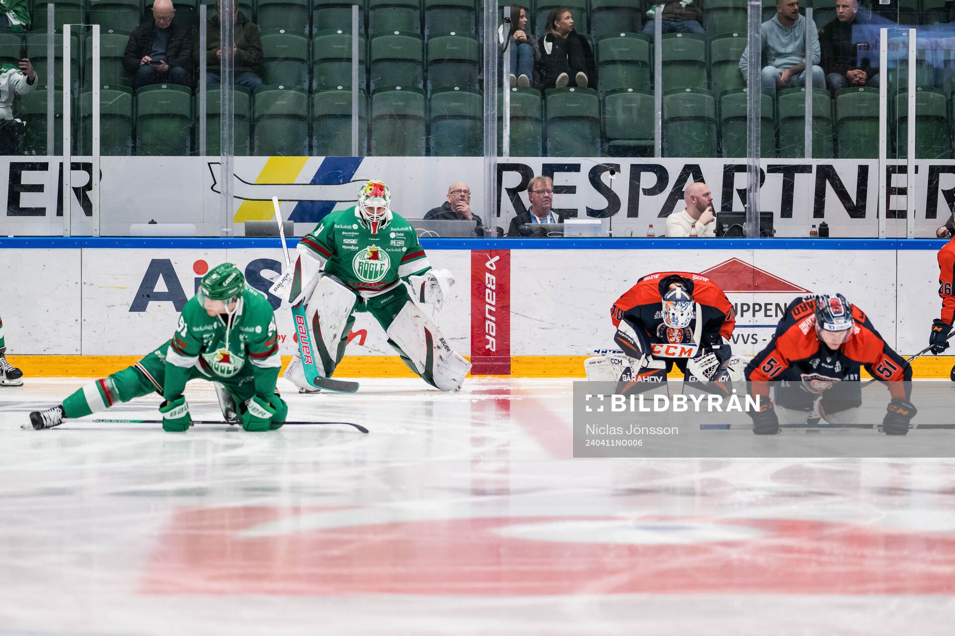 Rögles Petr Kvaca och Växjös målvakt Adam Åhman