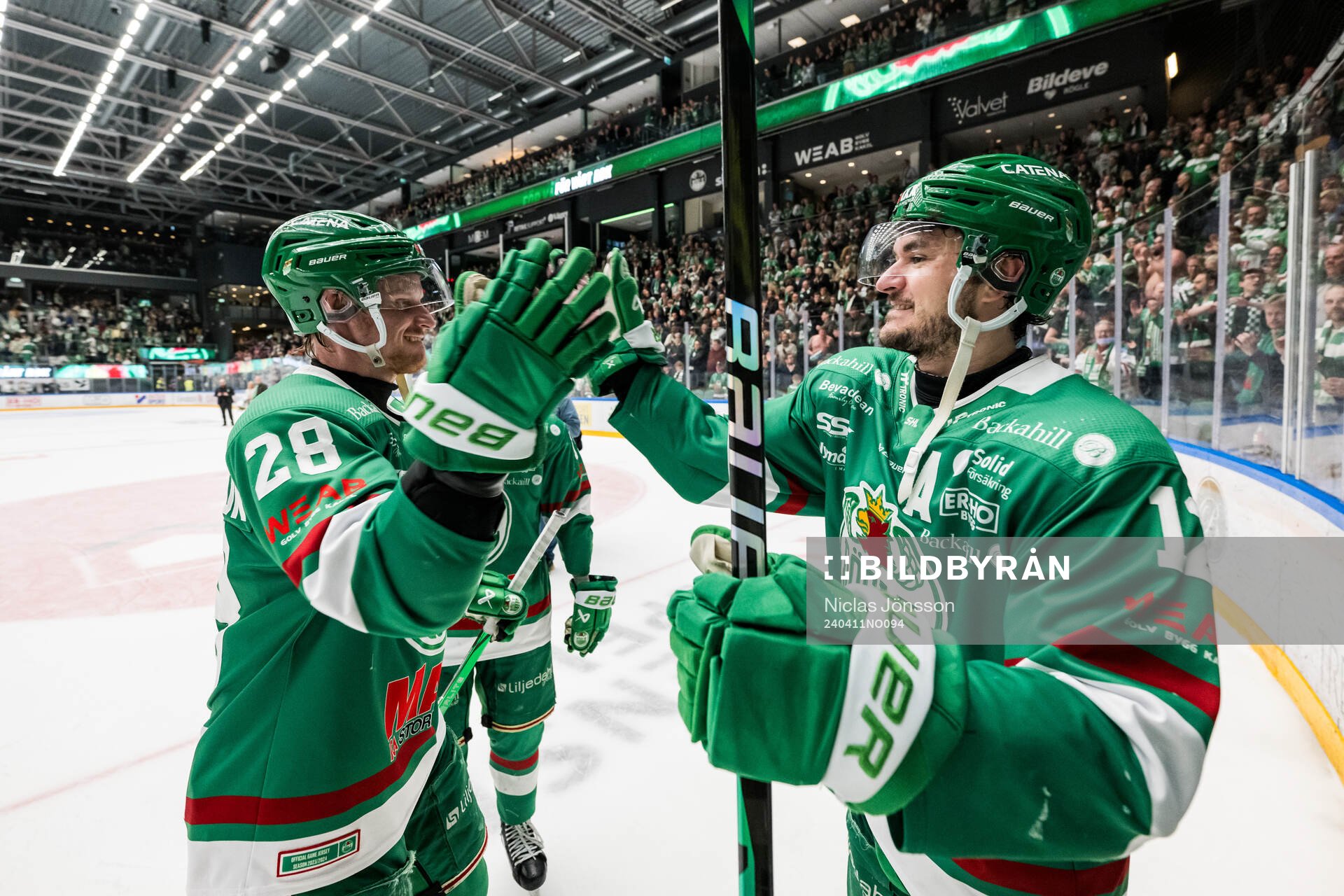 Rögles Anton Bengtsson och Brady Ferguson jublar