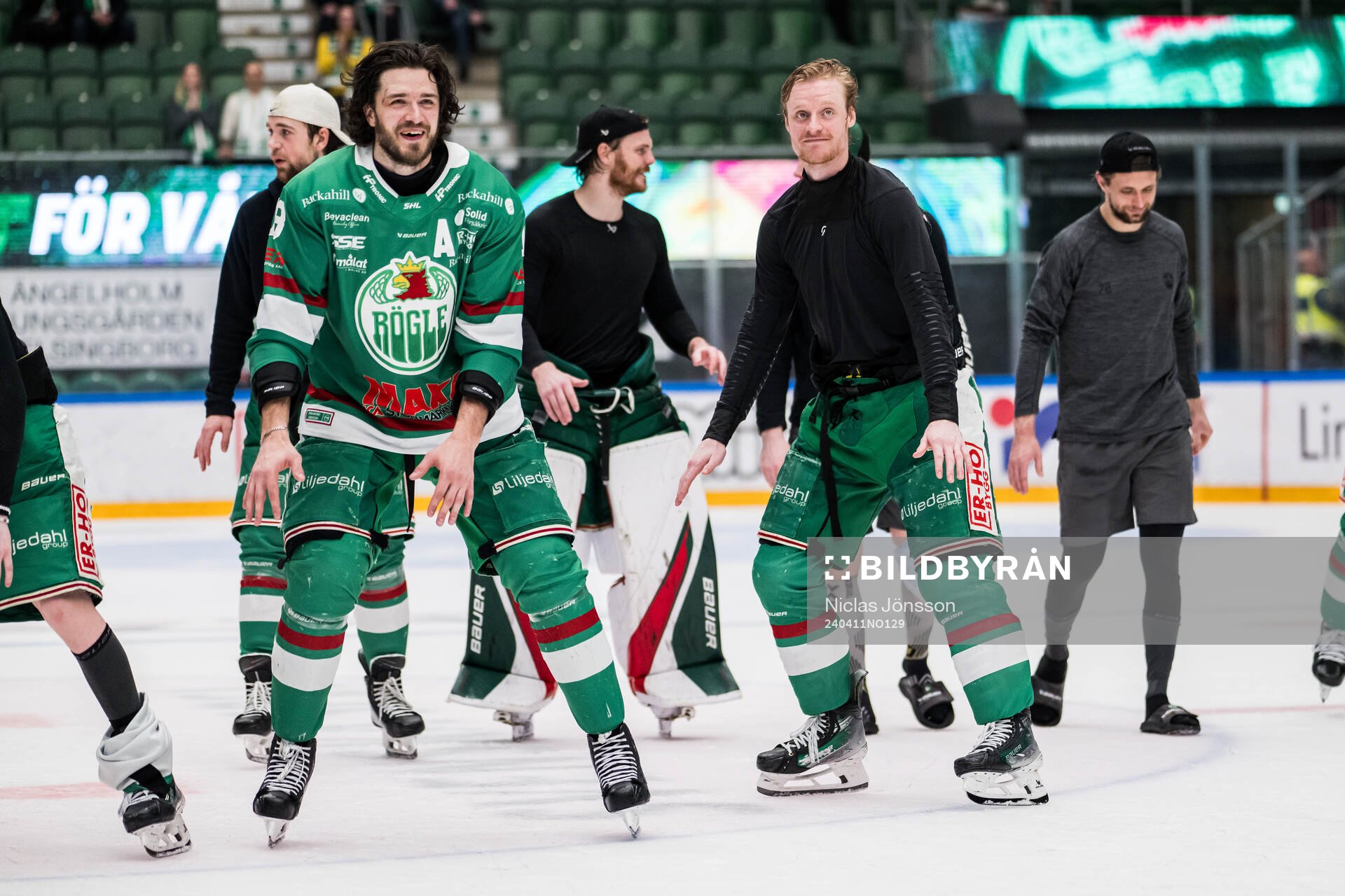 Rögles Dennis Everberg  och Anton Bengtsson  jublar