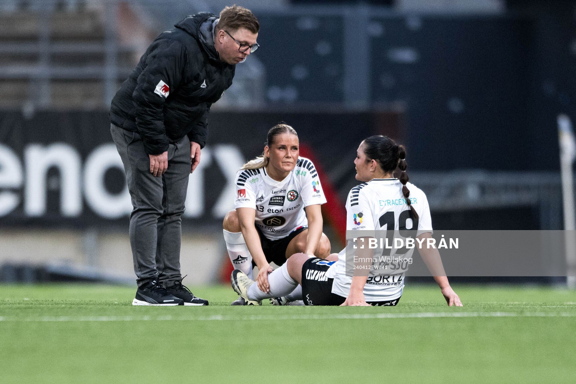 Örebros tränare Dennis Gabrielsson, Izabella Hurtig och