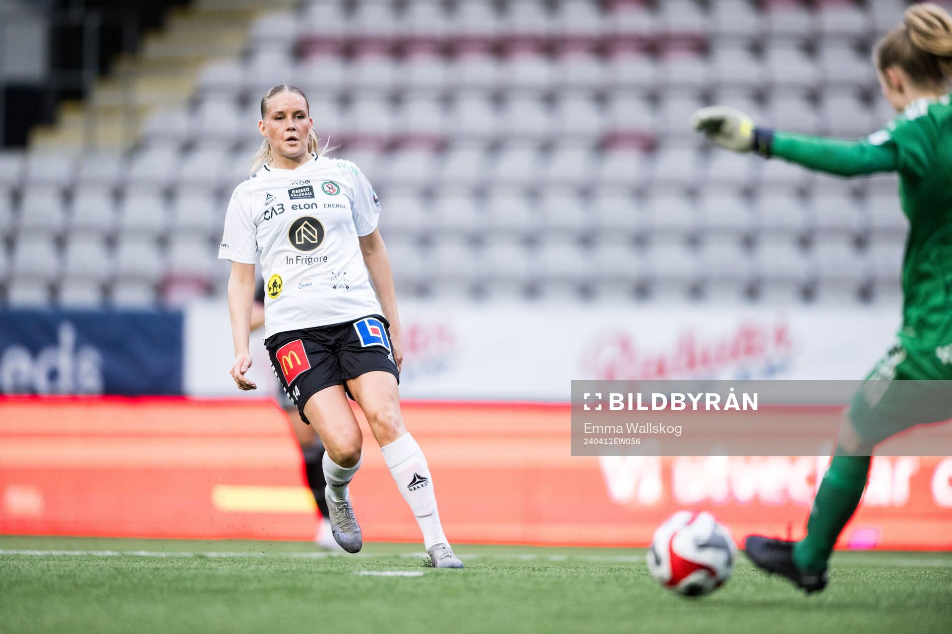 Örebros Izabella Hurtig under fotbollsmatchen i Elitettan mellan Örebro och Lidköping den 12 april 2024 i Örebro. 