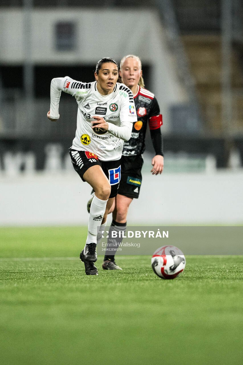 Örebros Moa Arlebo under fotbollsmatchen i Elitettan mellan Örebro och Lidköping den 12 april 2024 i Örebro. 