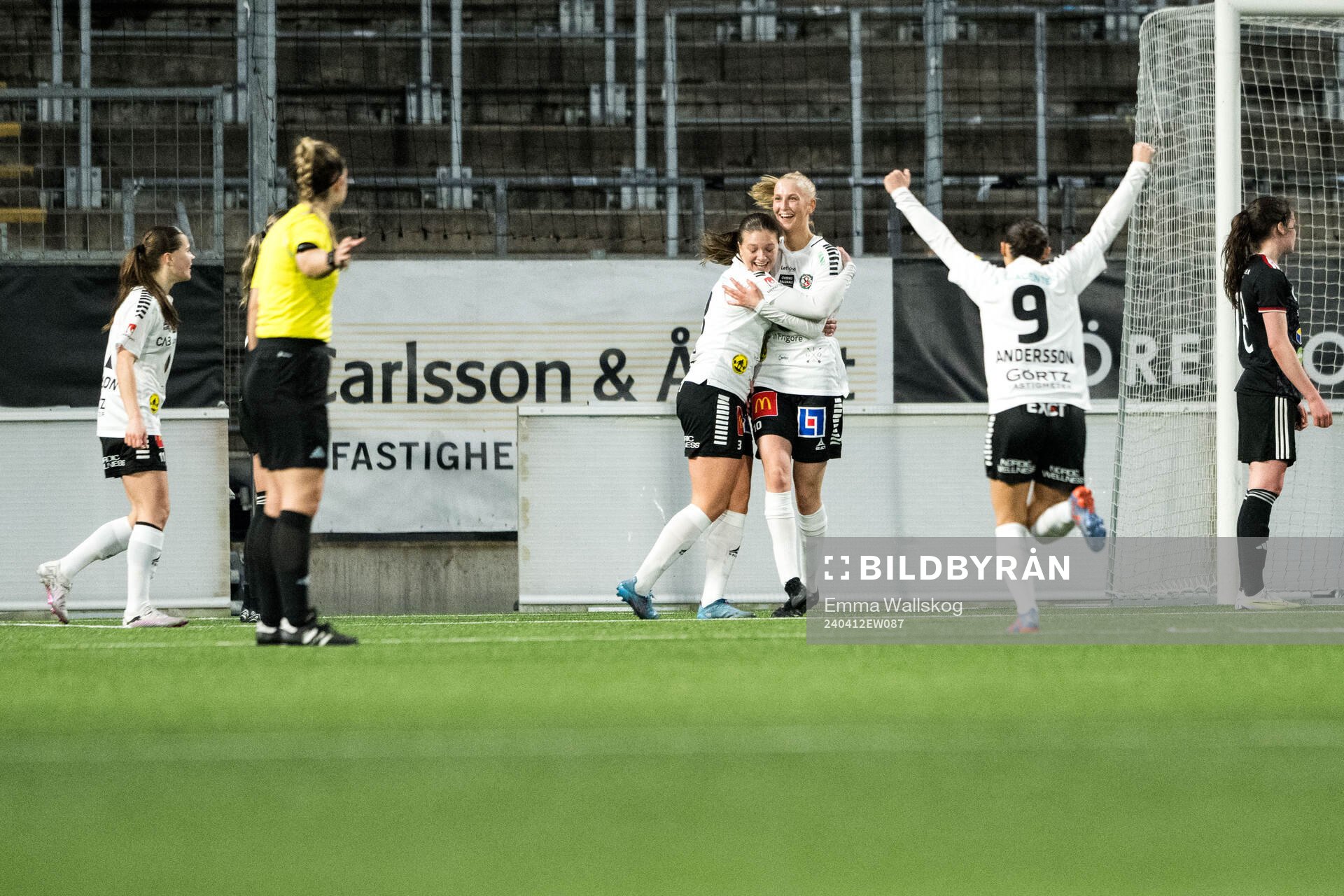 Örebros Josefine Eklund under fotbollsmatchen i Elitettan mellan Örebro och Lidköping den 12 april 2024 i Örebro. 