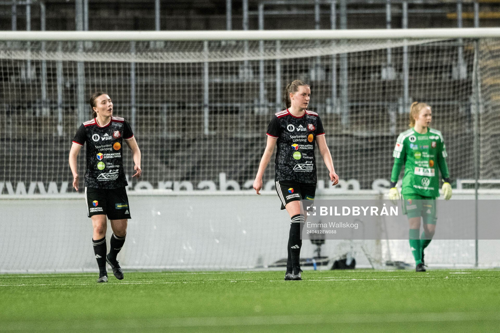 Lidköpings Ella Björkman och Emma Gabrielsson deppar