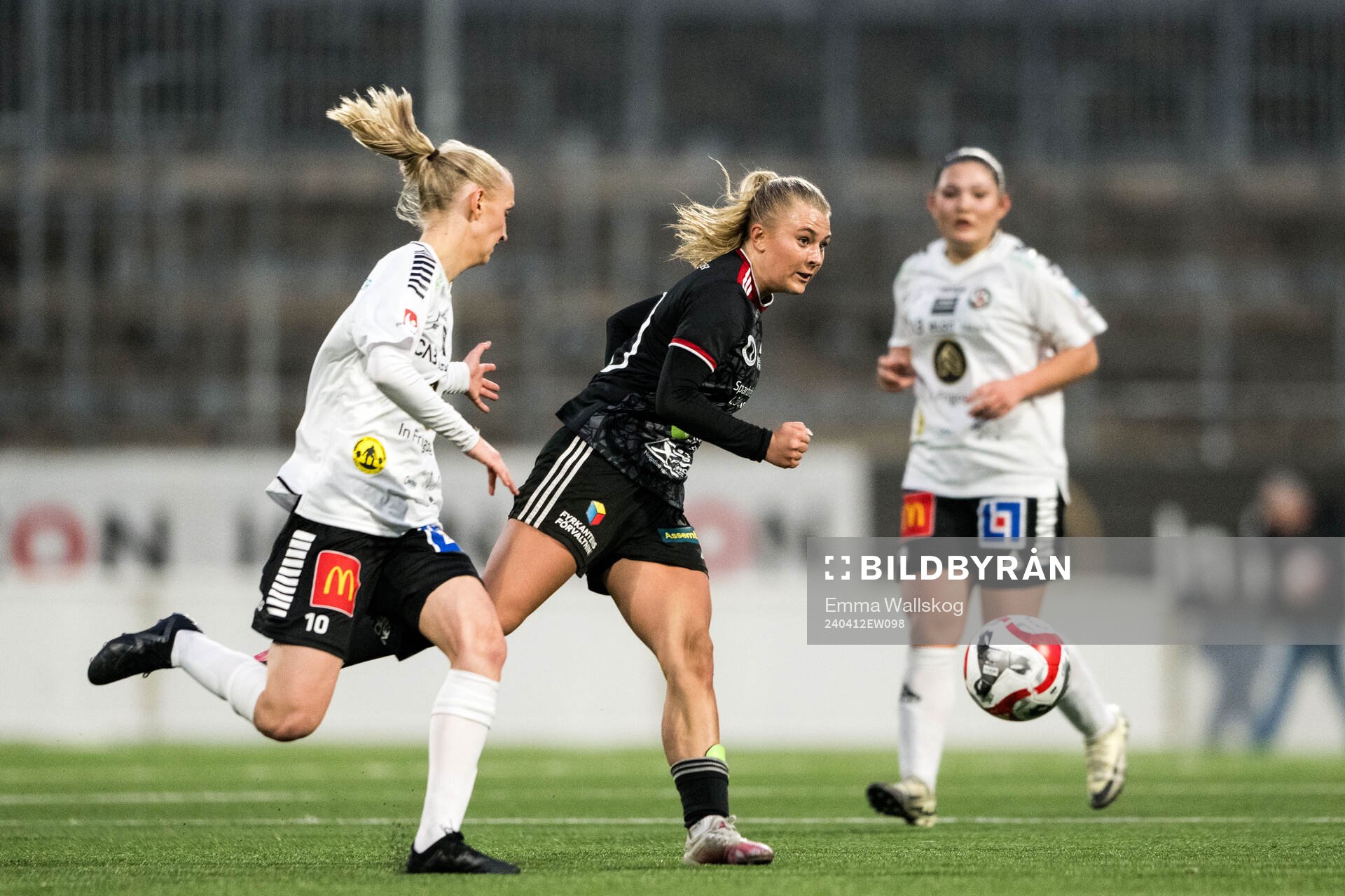 Örebros Ella Gunnarsson och Lidköpings Venla Lindfors
