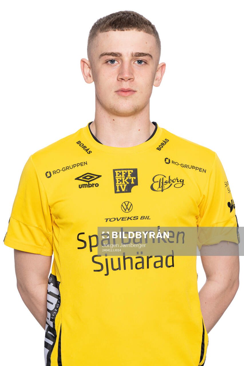Niklas Wernstedt under en porträttfotografering med Elfsborg U17/U16 den 12 april 2024 i Borås. 