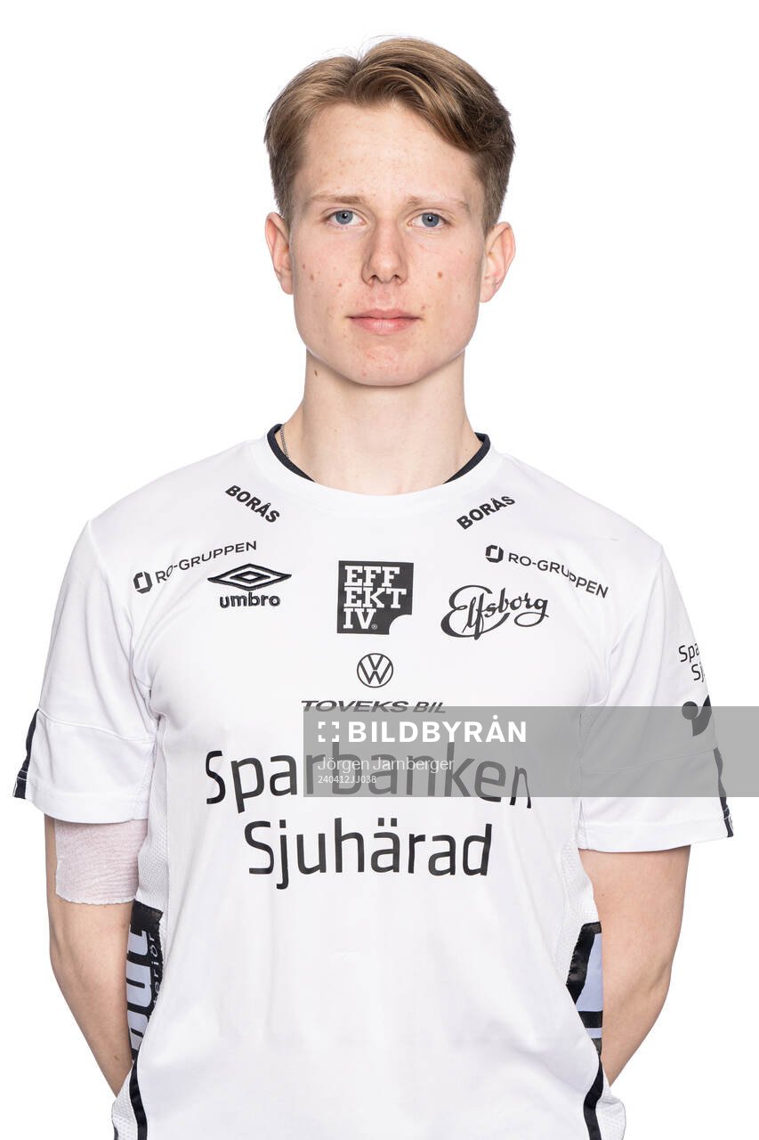 Nils Heinrici under en porträttfotografering med Elfsborg U17/U16 den 12 april 2024 i Borås. 