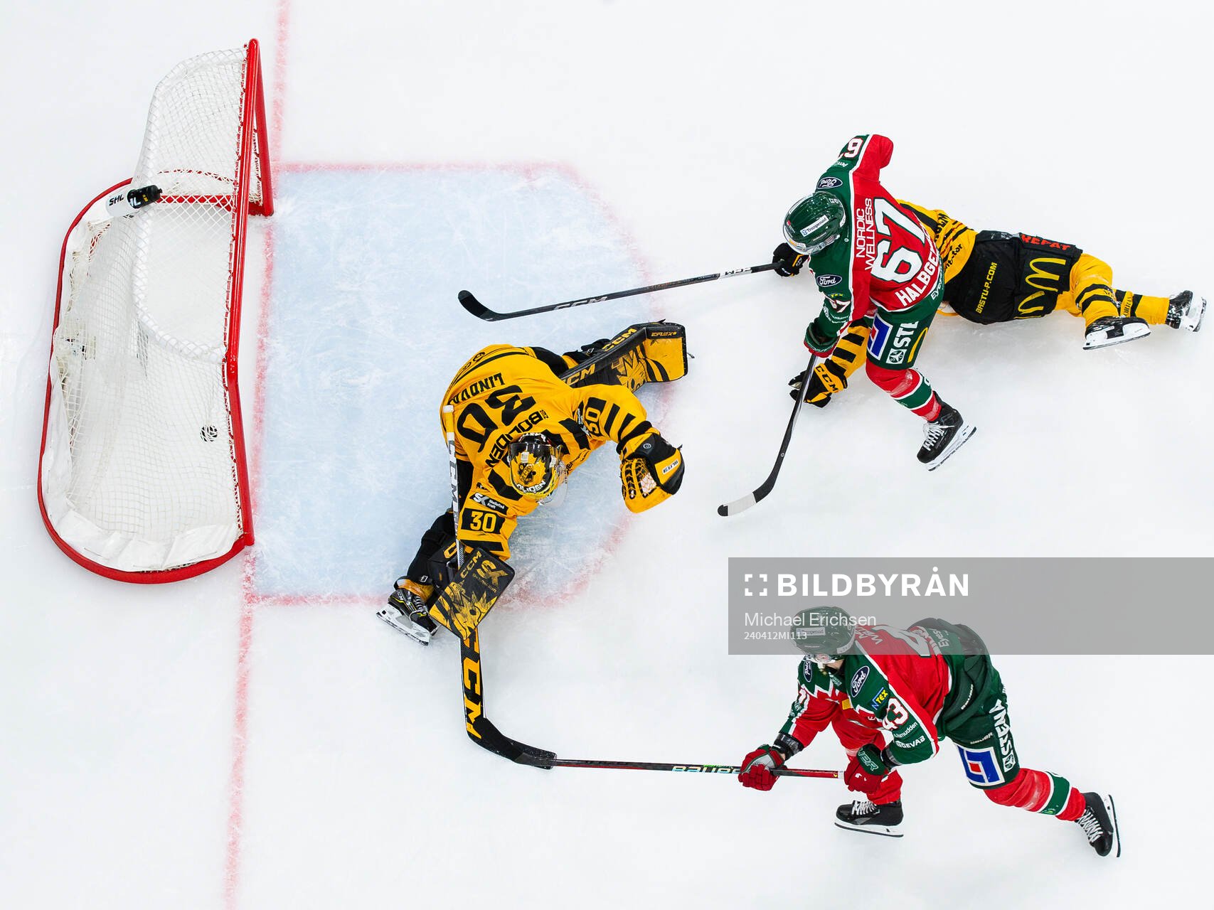 Frölundas Tom Nilsson skjuter 2-2 i mål bakom