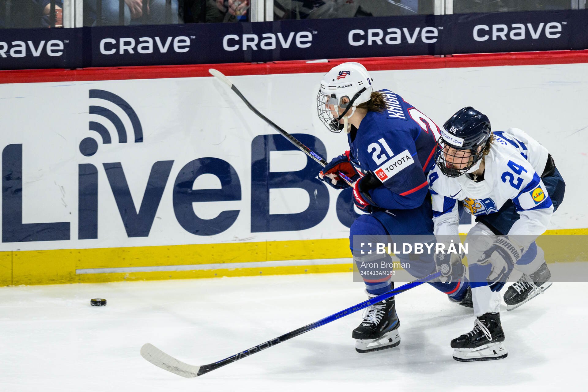 Hilary Knight of USA and Viivi Vainikka of Finland