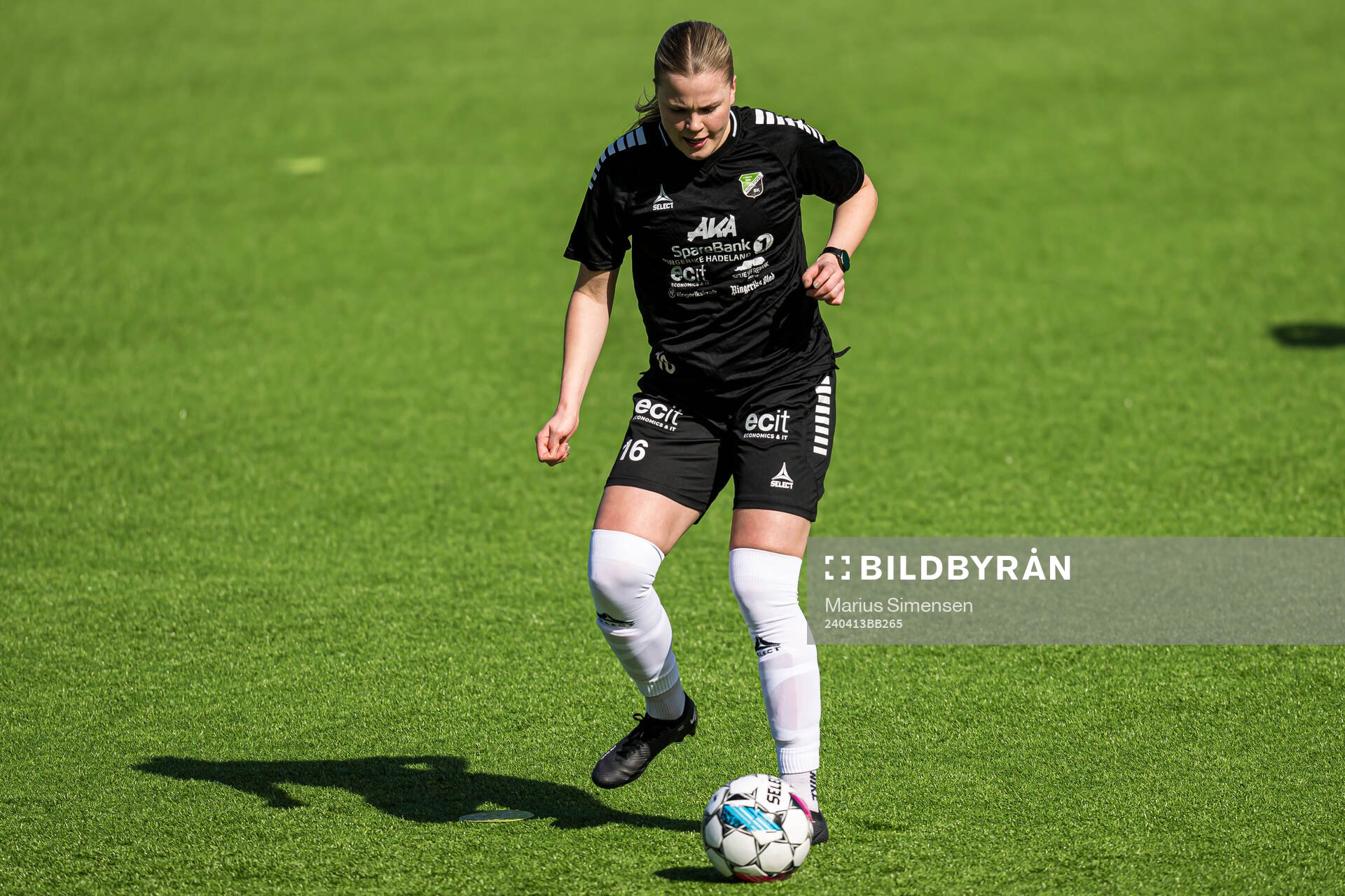 Ingrid Haug of Hønefoss warms up ahead of the 1. division football match between Hønefoss and Fyllingsdalen on April 13, 2024 in Hønefoss.