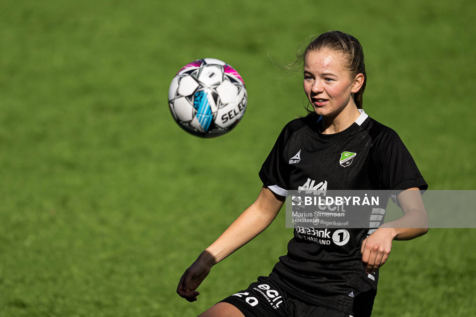 Filippa Owesen of Hønefoss warms up