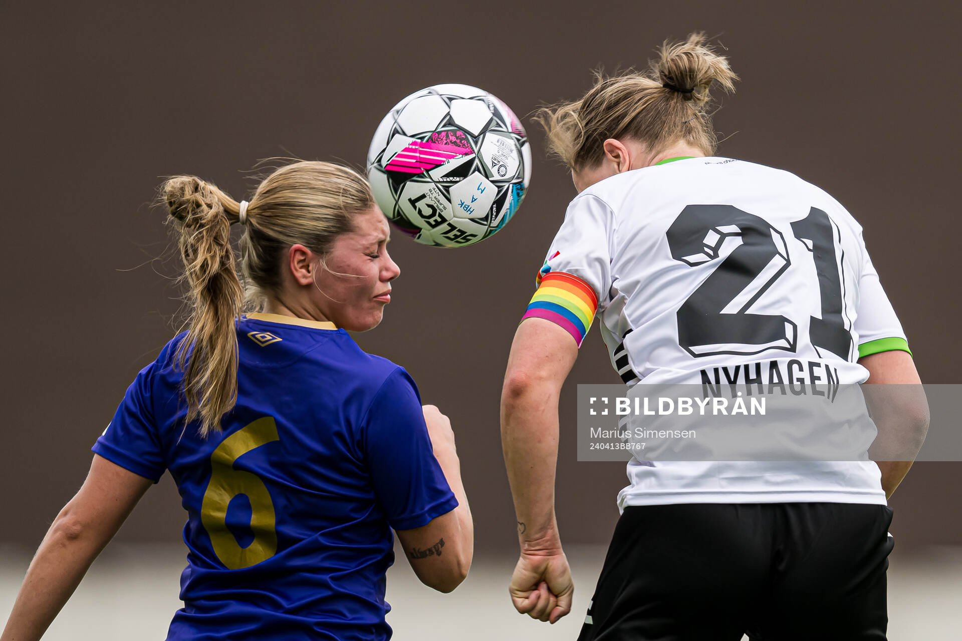 Silje Bekkåsen Nyhagen of Hønefoss scores the 5-1 goal
