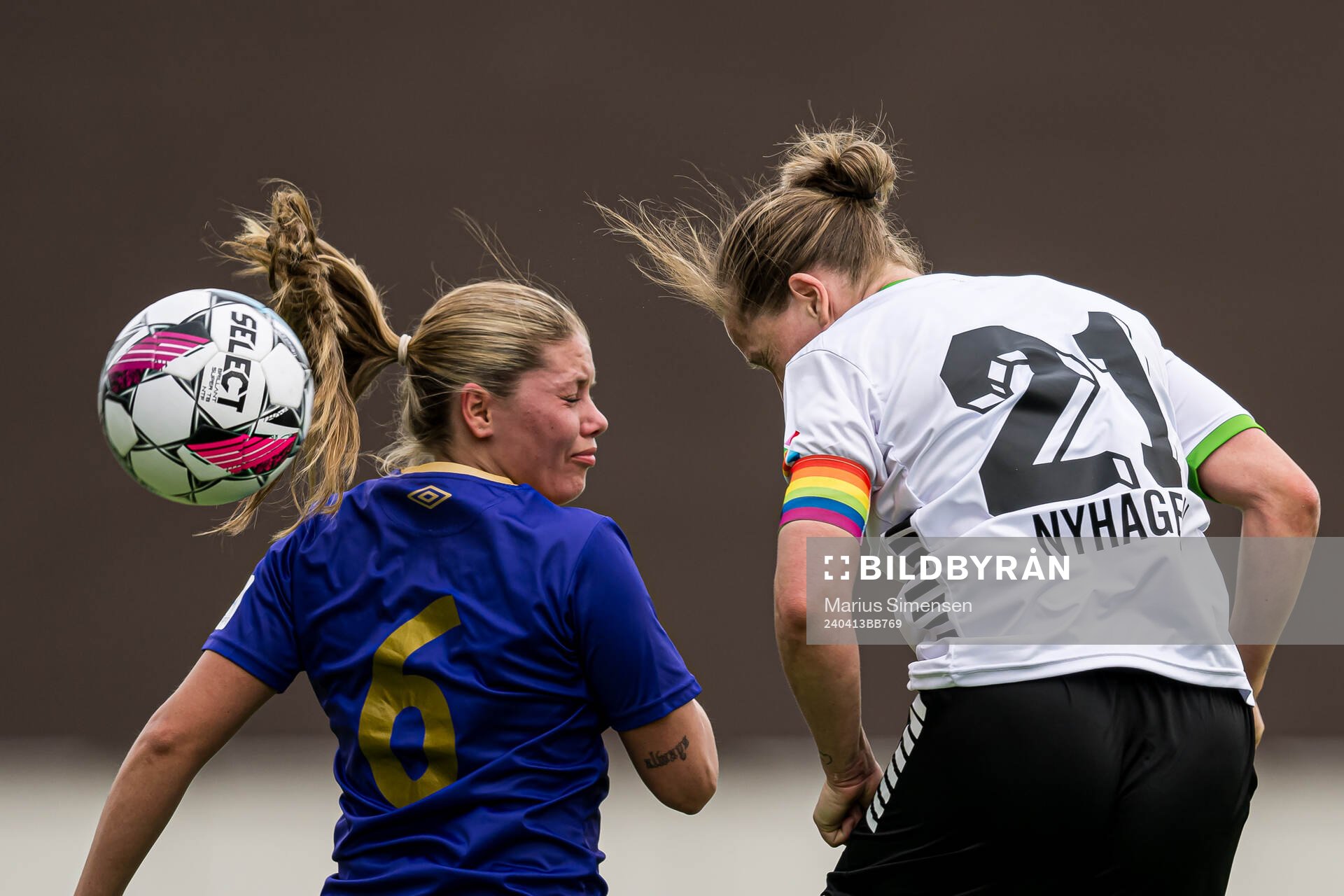 Silje Bekkåsen Nyhagen of Hønefoss scores the 5-1 goal