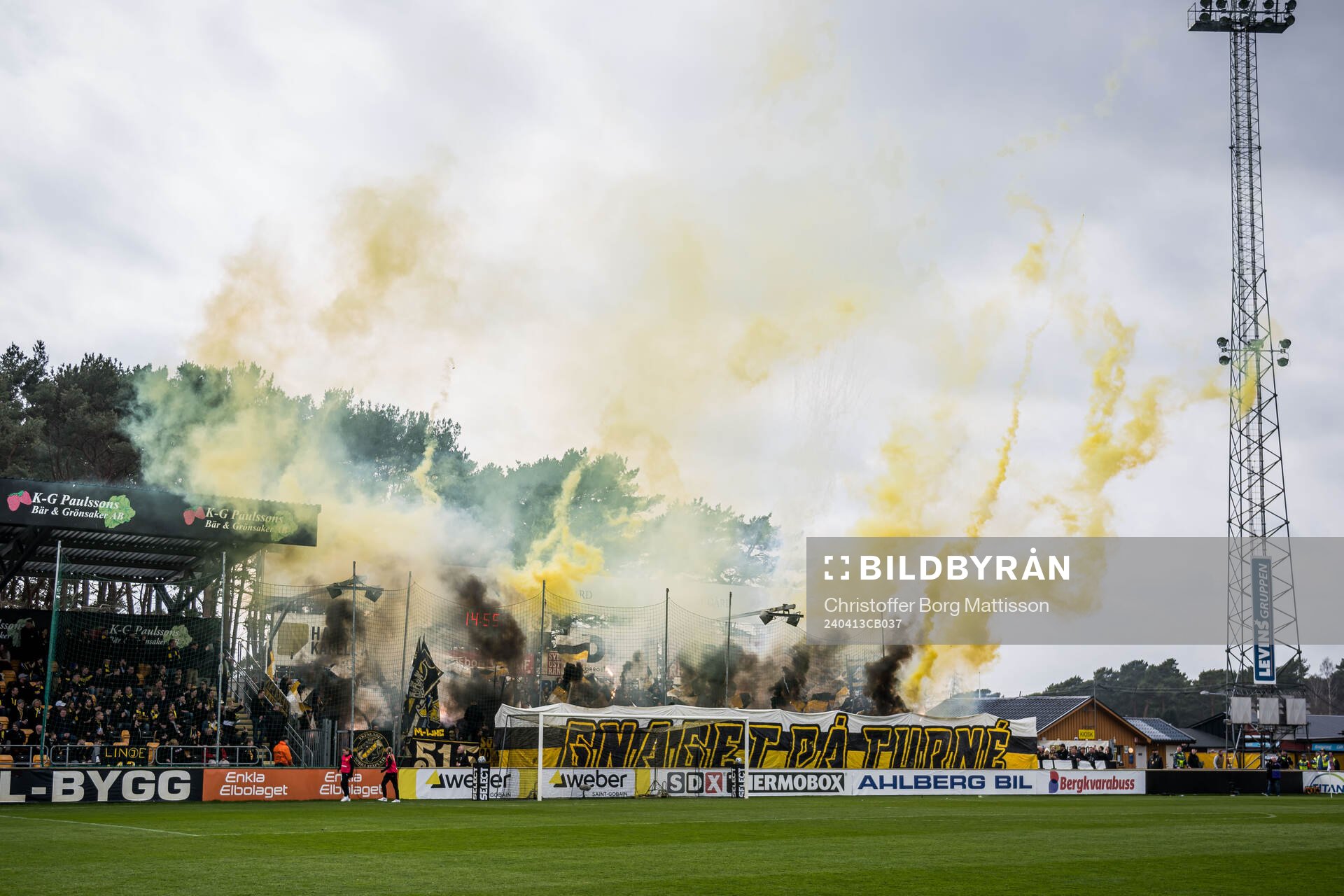 AIKs supportrar med tifo
