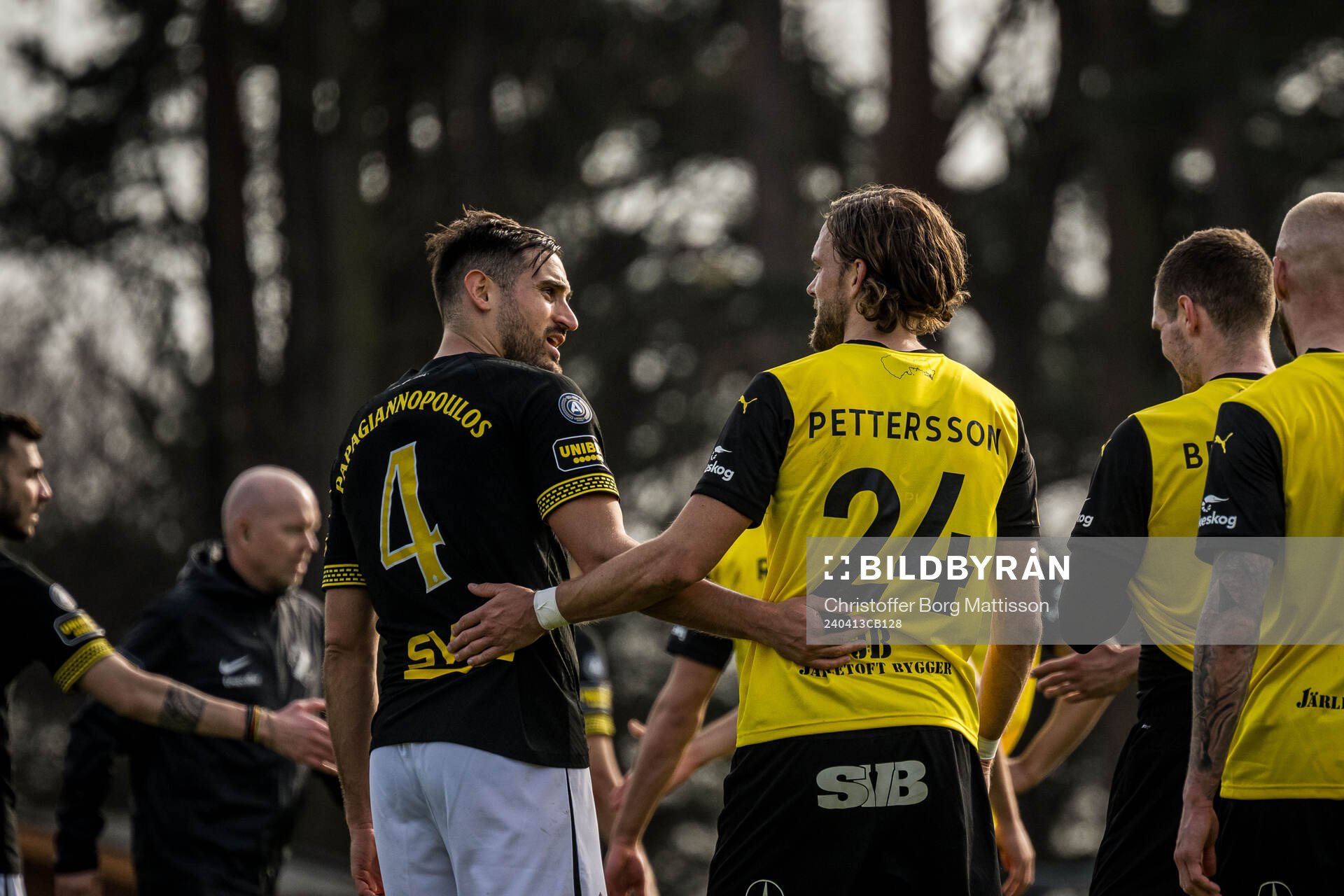 AIKs Sotirios Papagiannopoulos och Mjällbys Tom Pettersson
